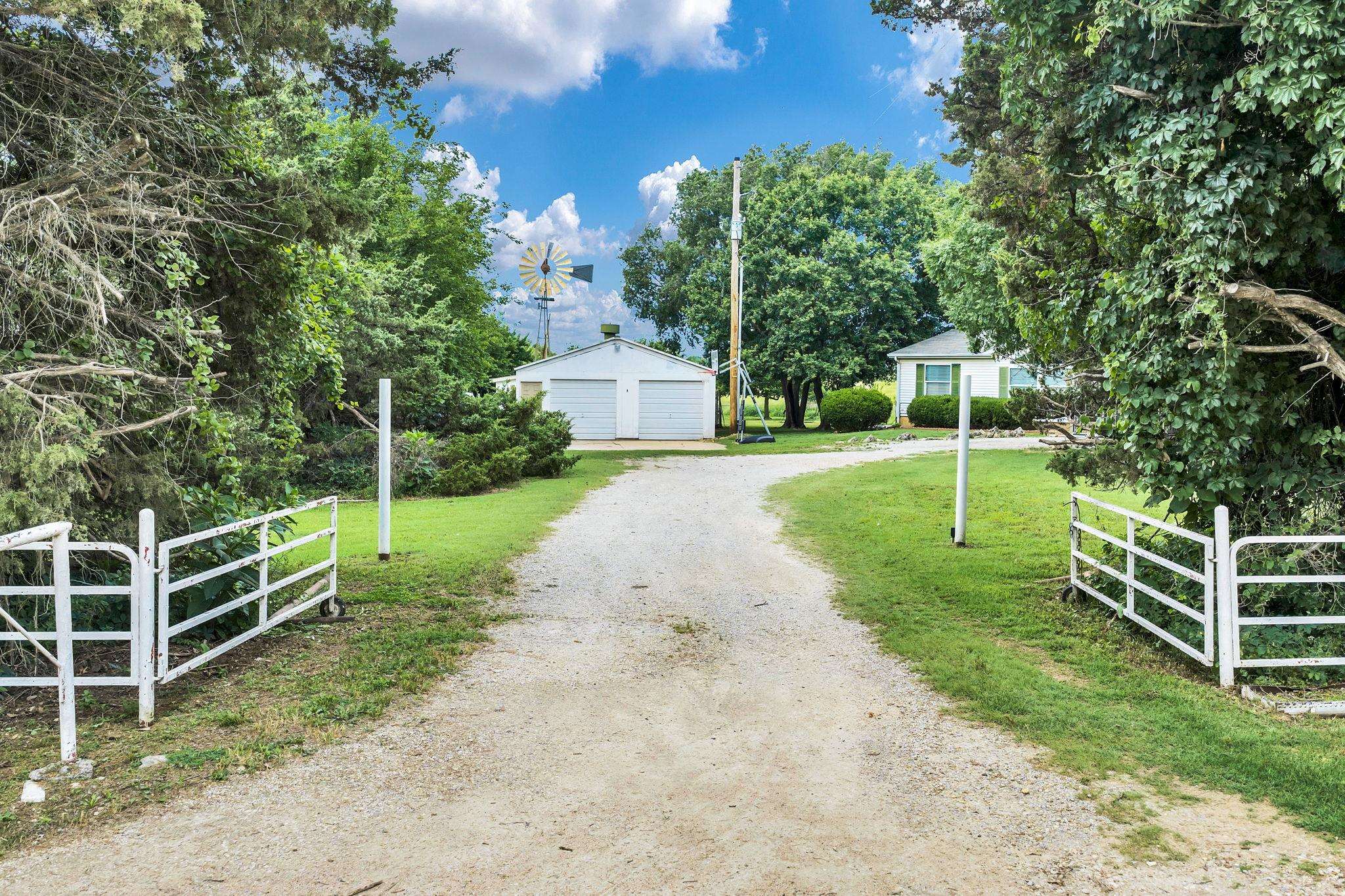 14471 SW Ohio St Rd, Augusta, KS 67010