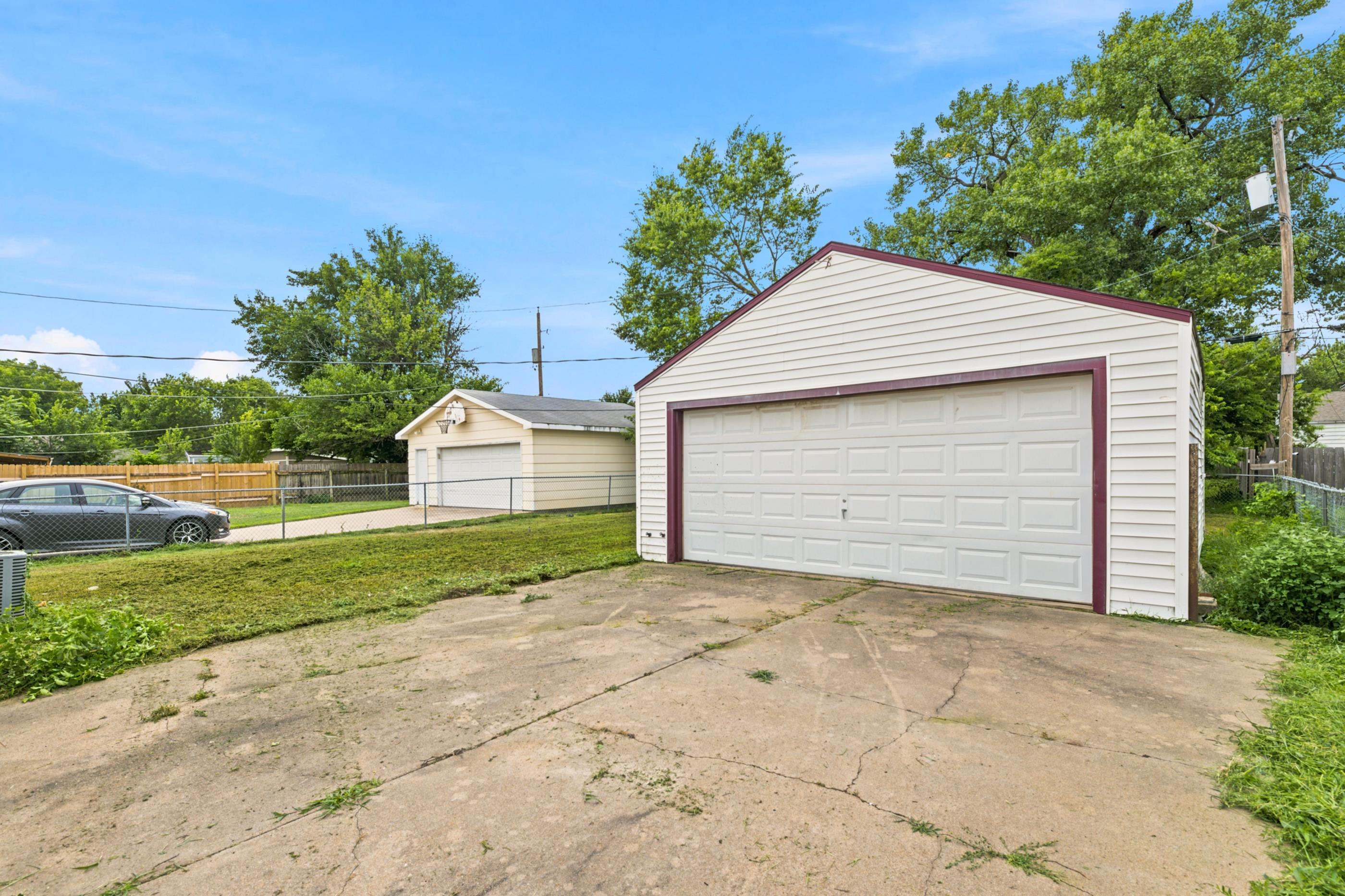 2111 S Pattie, Wichita, KS 67211