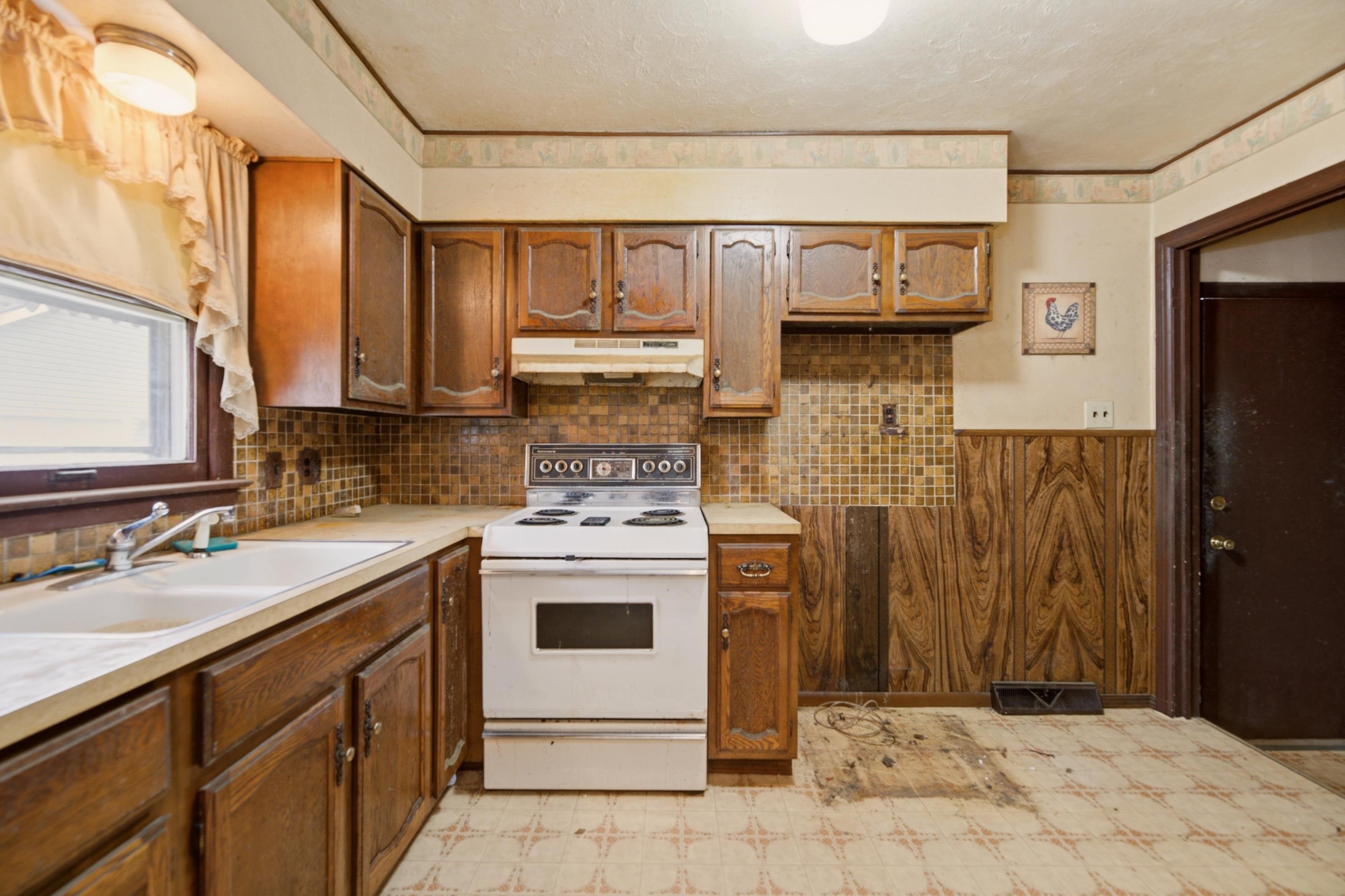 2111 S Pattie, Wichita, KS 67211