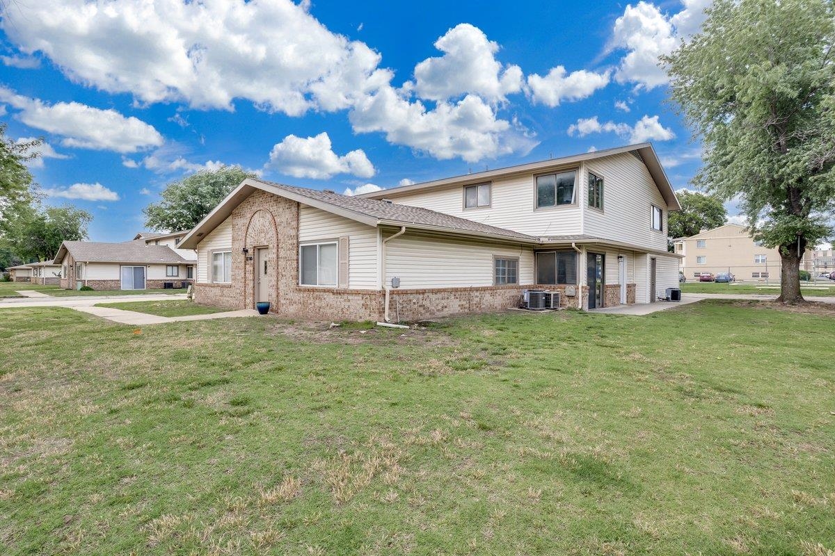 8700 W University Unit B, Wichita, KS 67209