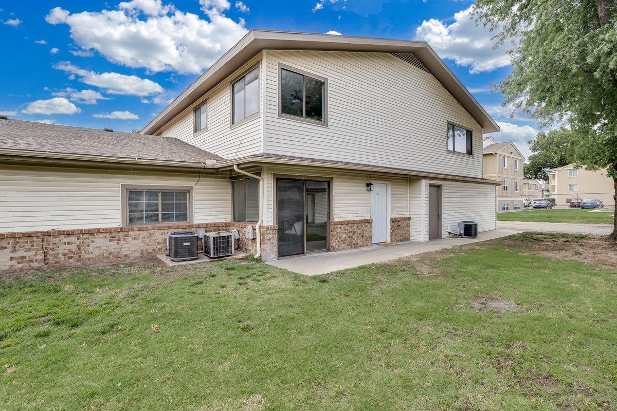 8700 W University Unit B, Wichita, KS 67209