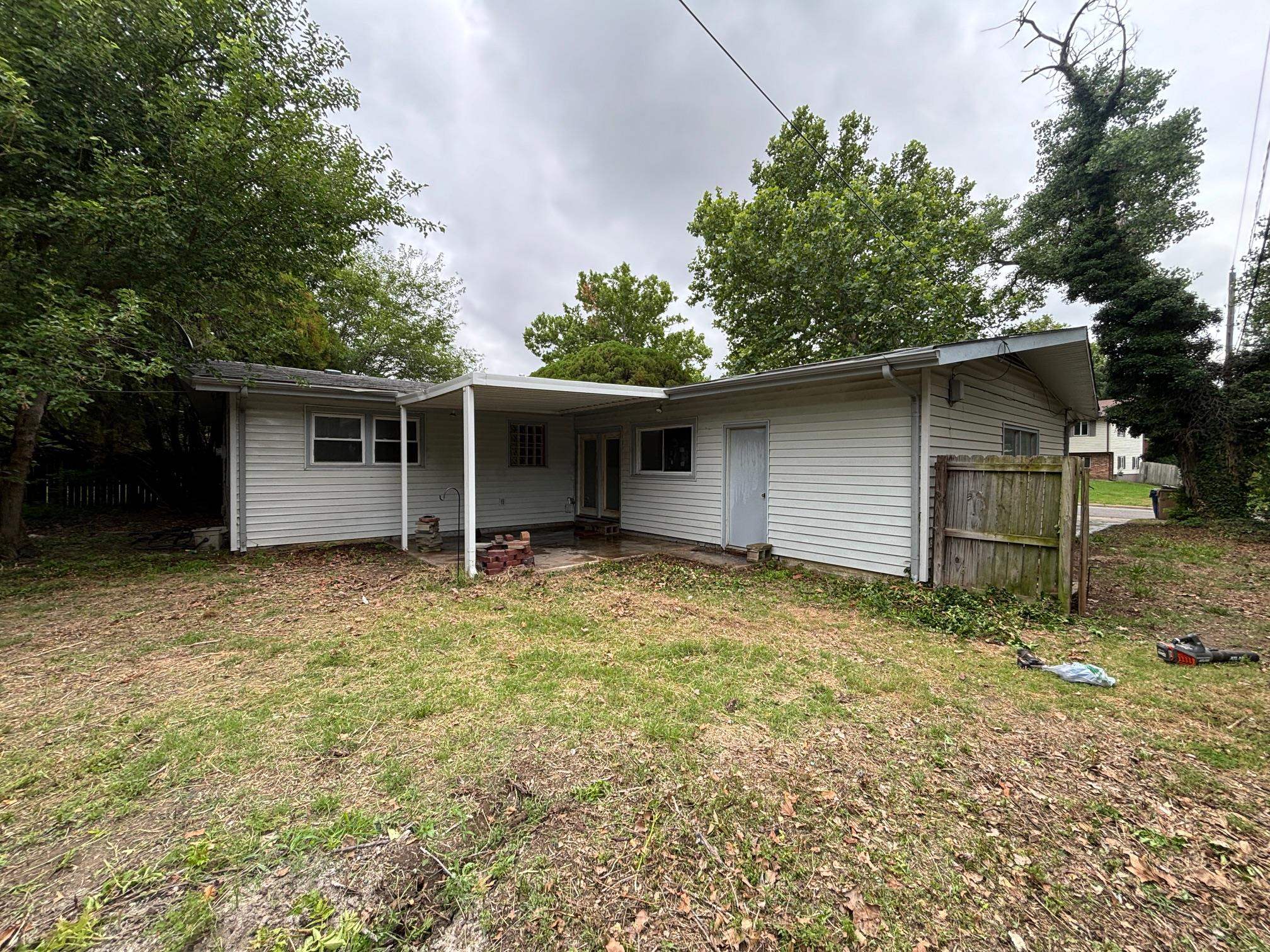 5712 E Odessa St, Bel Aire, KS 67220
