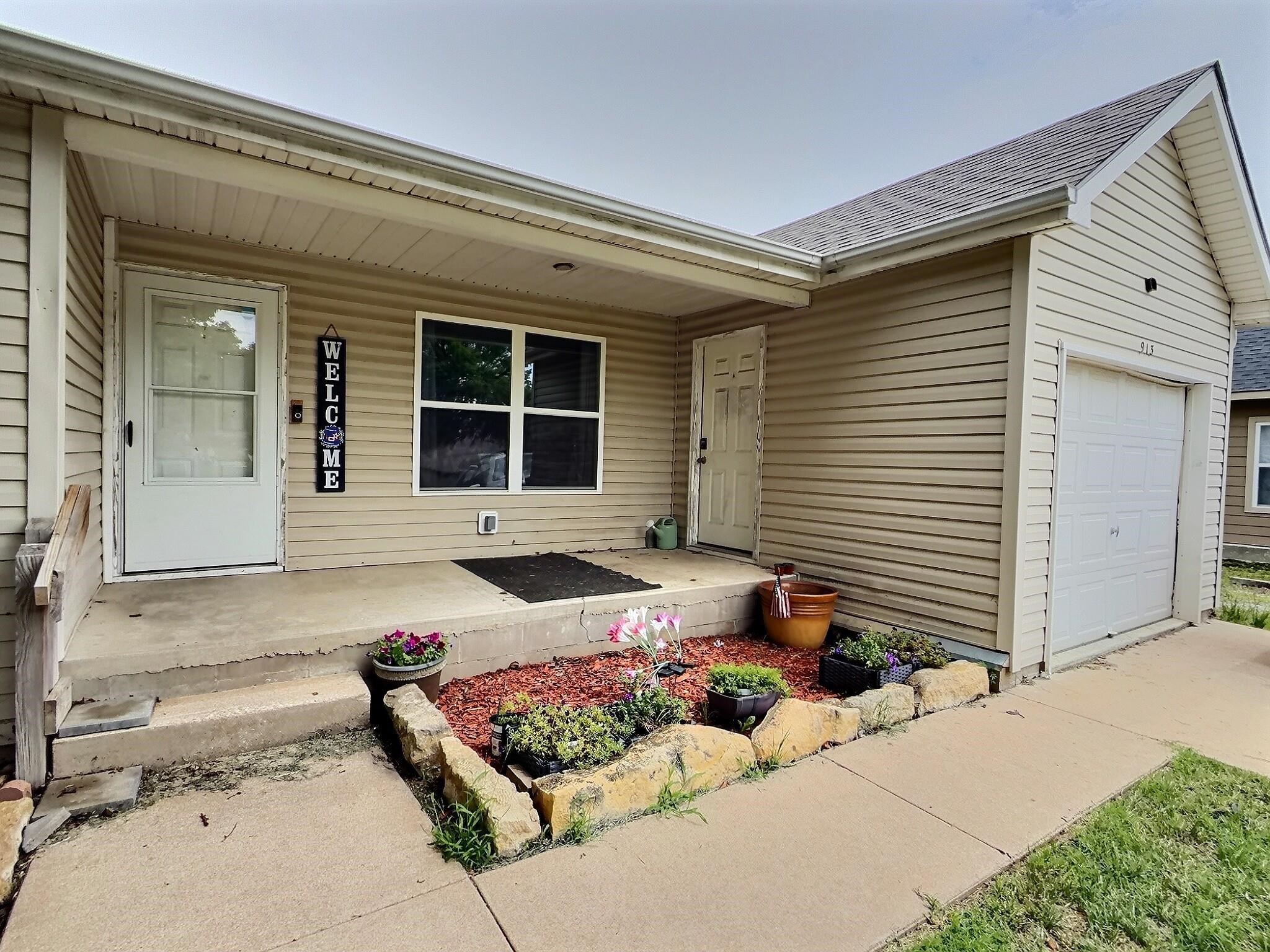 913 N C St, Wellington, KS 67152