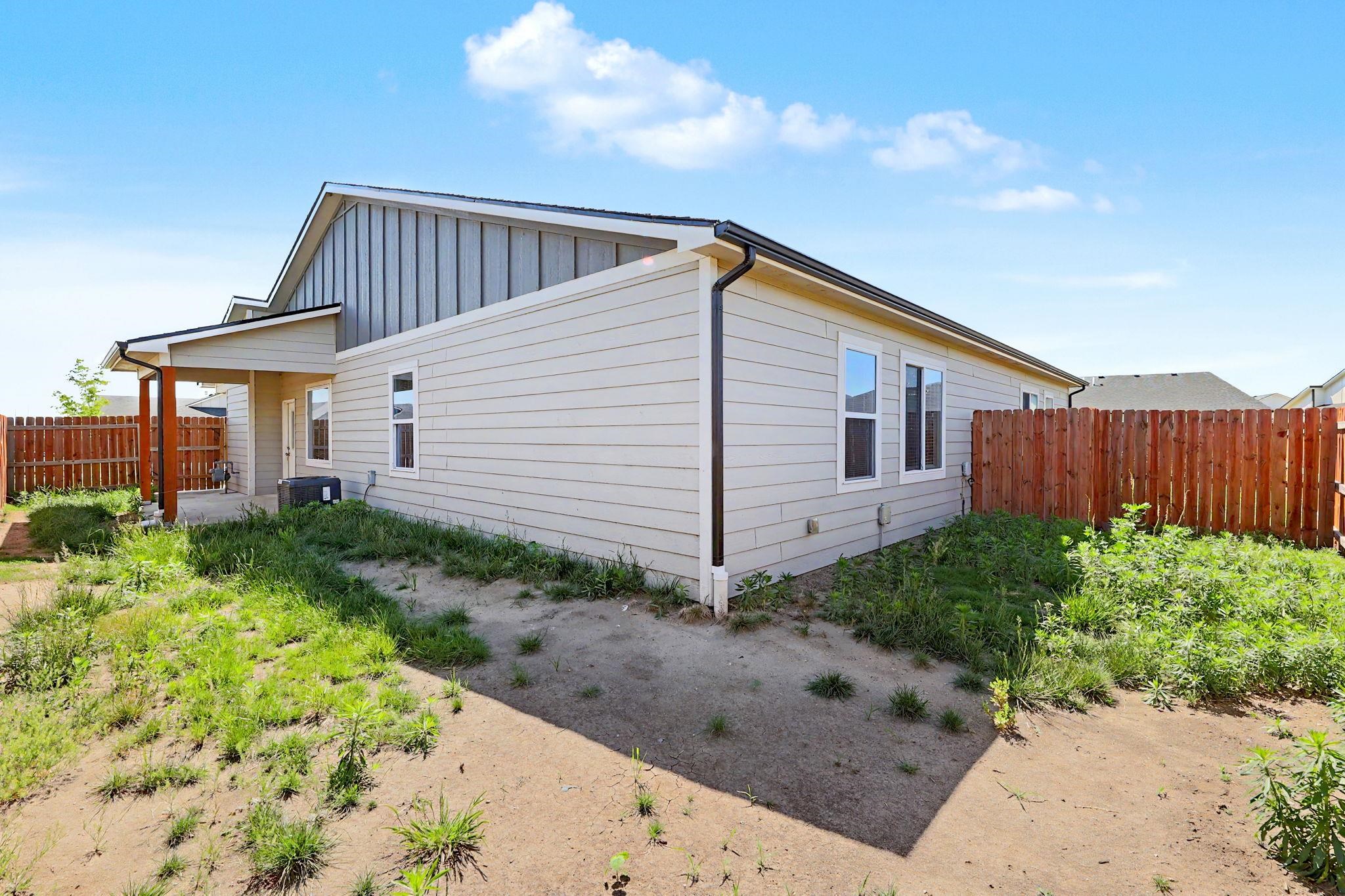 5752 E Bristol St, Wichita, KS 67220
