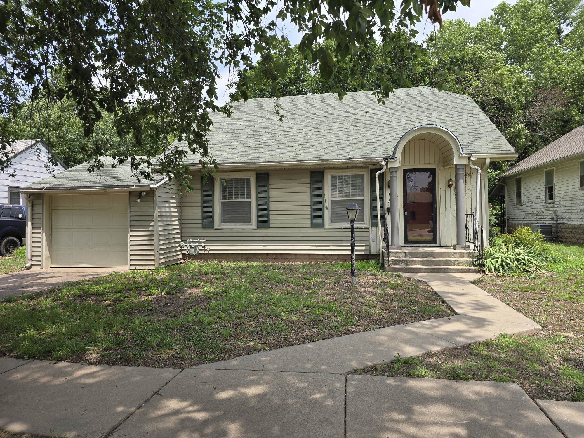 816 E 3rd, Winfield, KS 67156