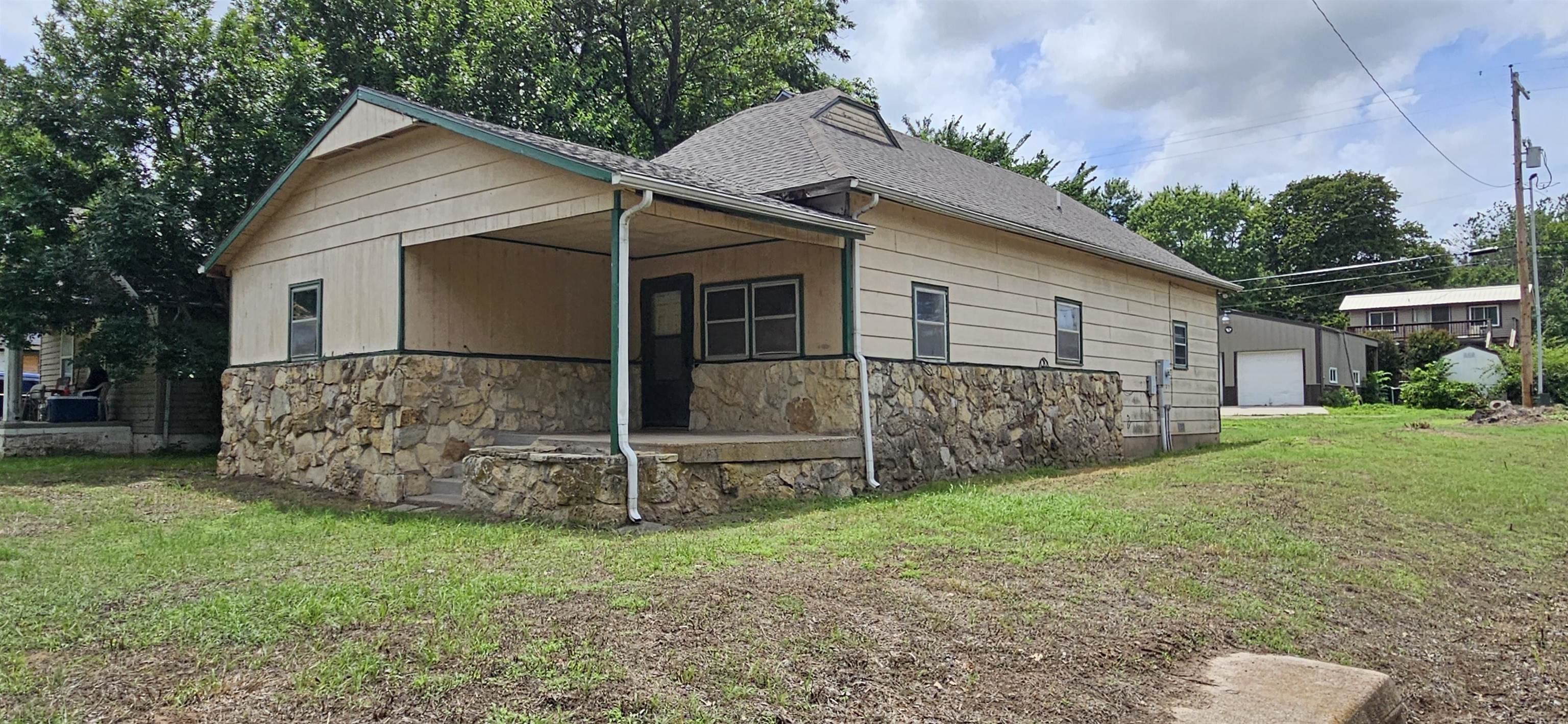 1525 N 7th St, Arkansas City, KS 67005