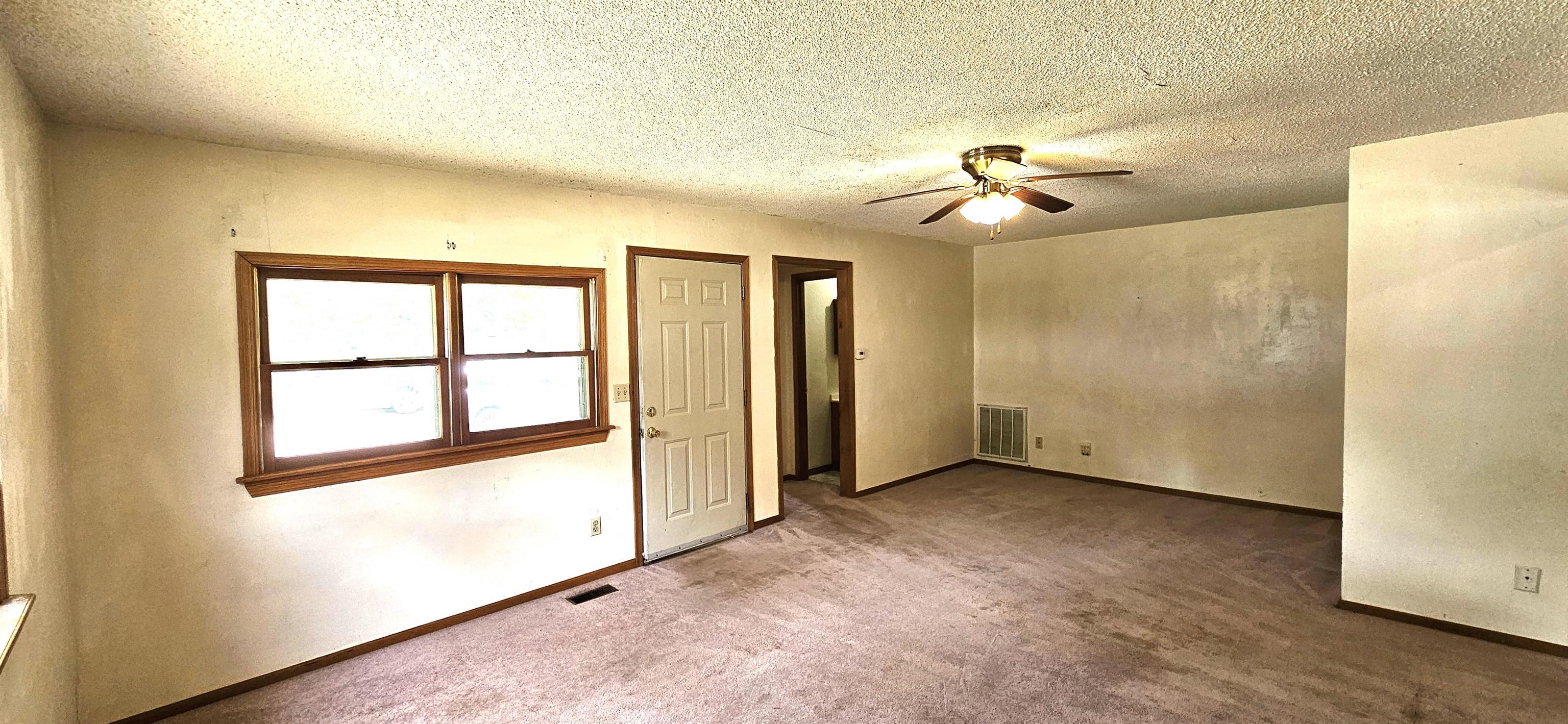1525 N 7th St, Arkansas City, KS 67005