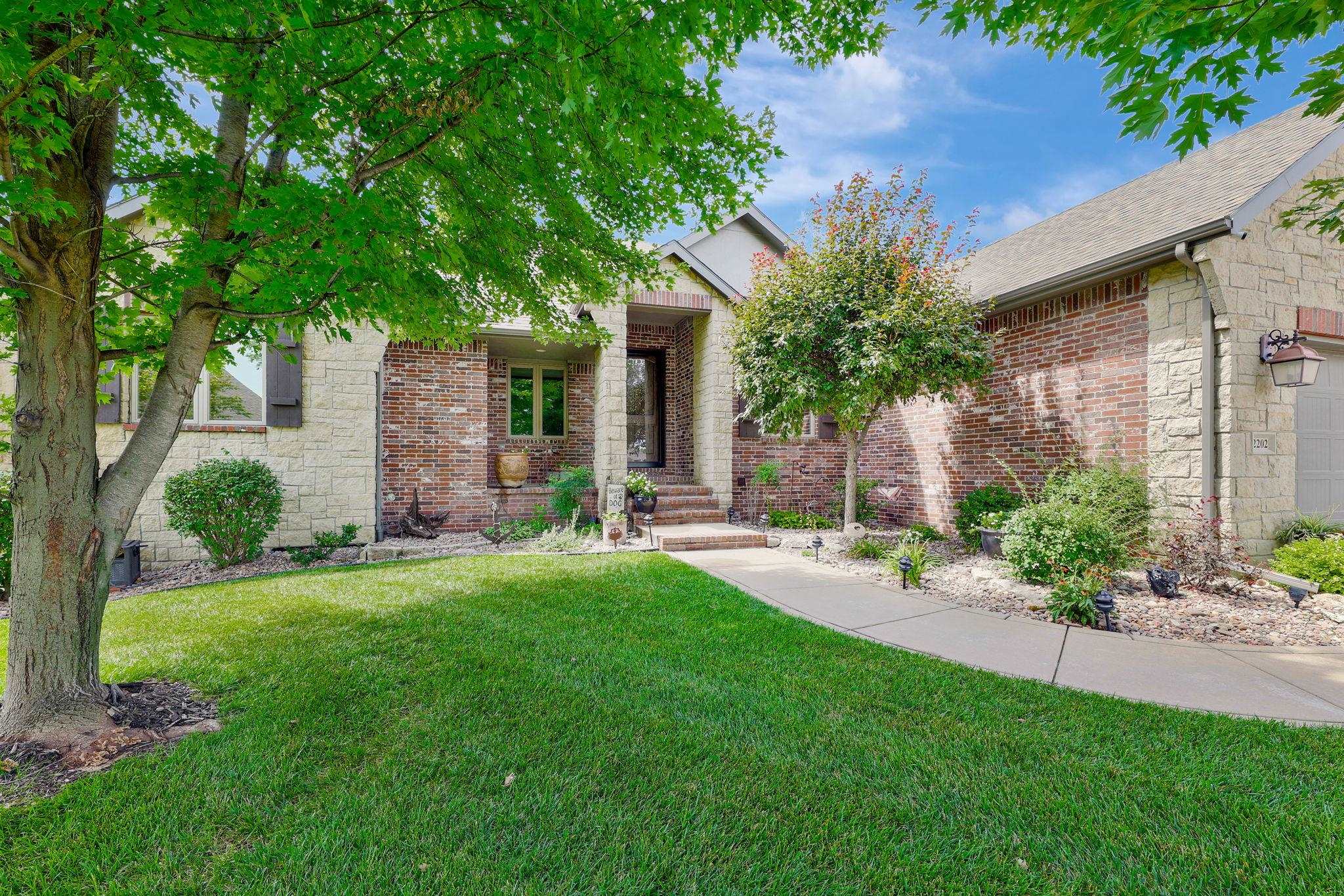 2202 N Foxfire Ct, Augusta, KS 67010