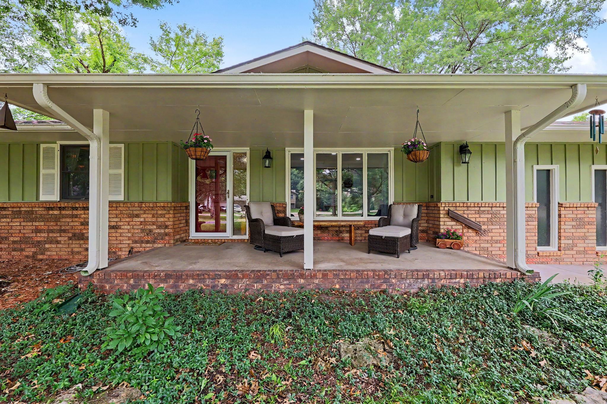 3225 Southwood Ct, Newton, KS 67114