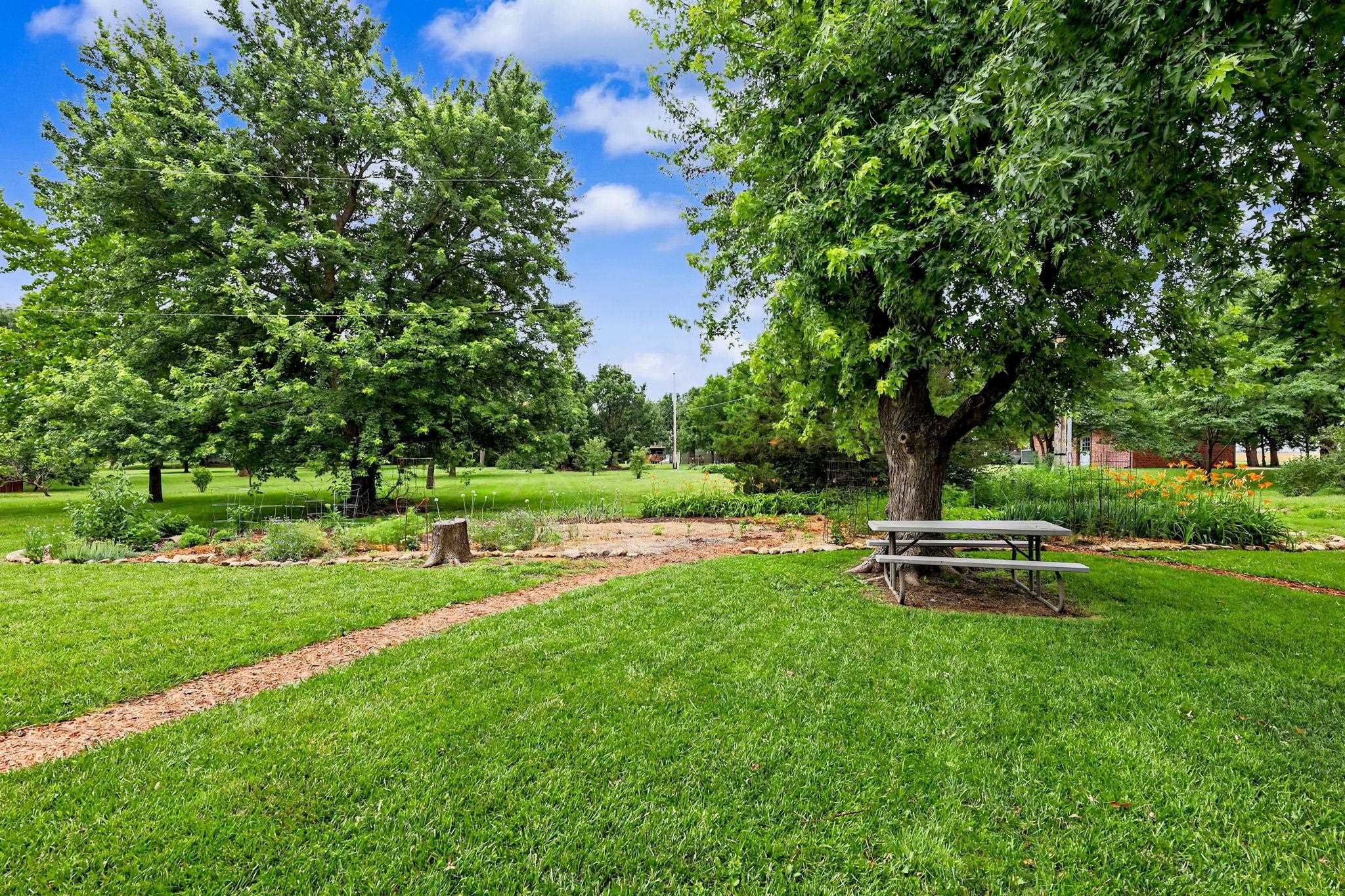3225 Southwood Ct, Newton, KS 67114