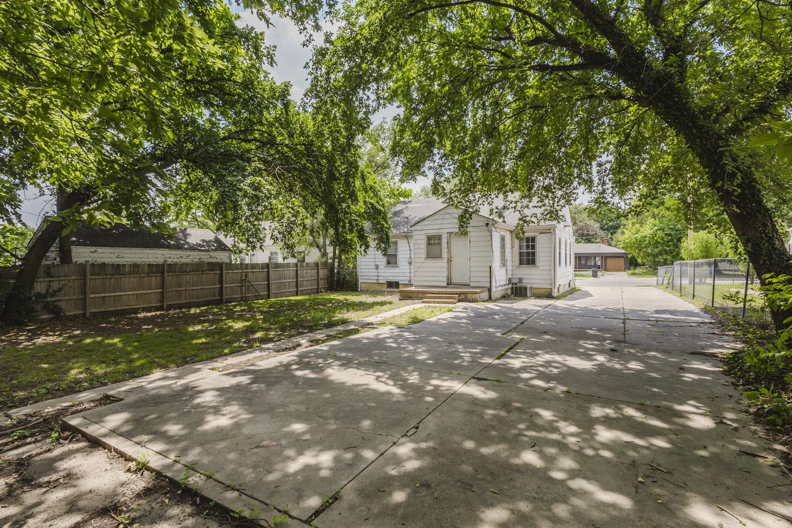 808 N Oliver Ave, Wichita, KS 67208