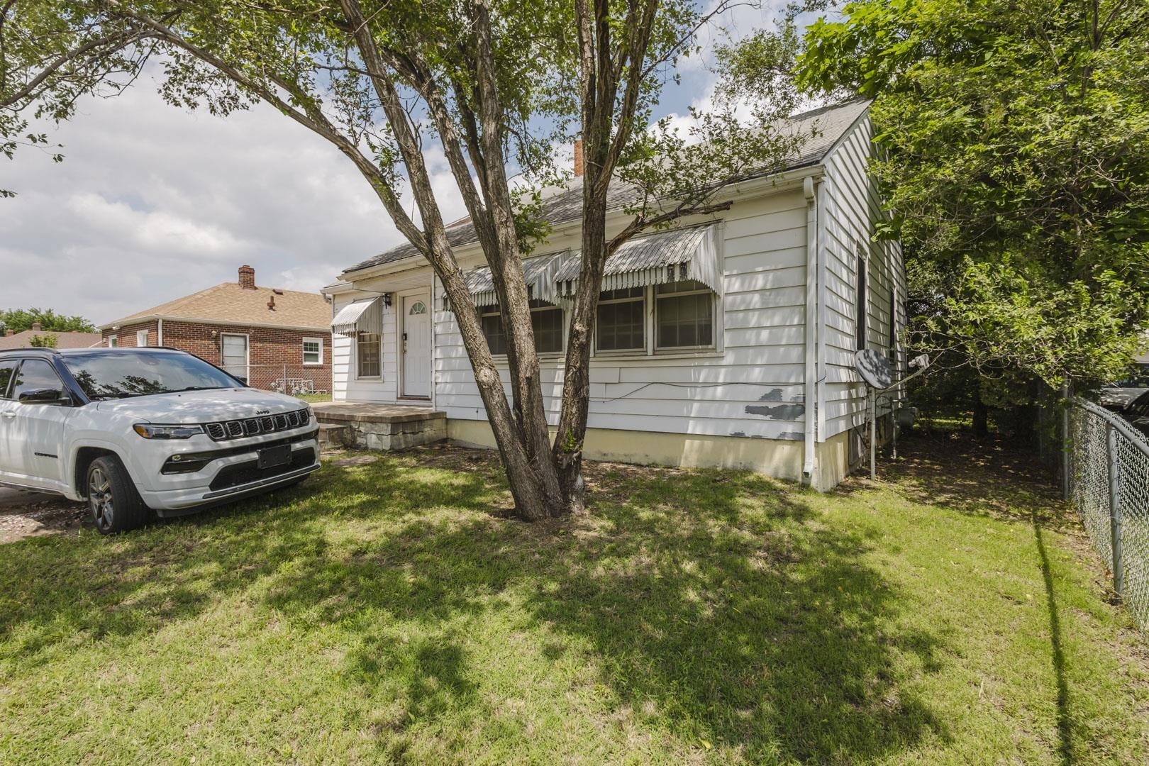 808 N Oliver Ave, Wichita, KS 67208
