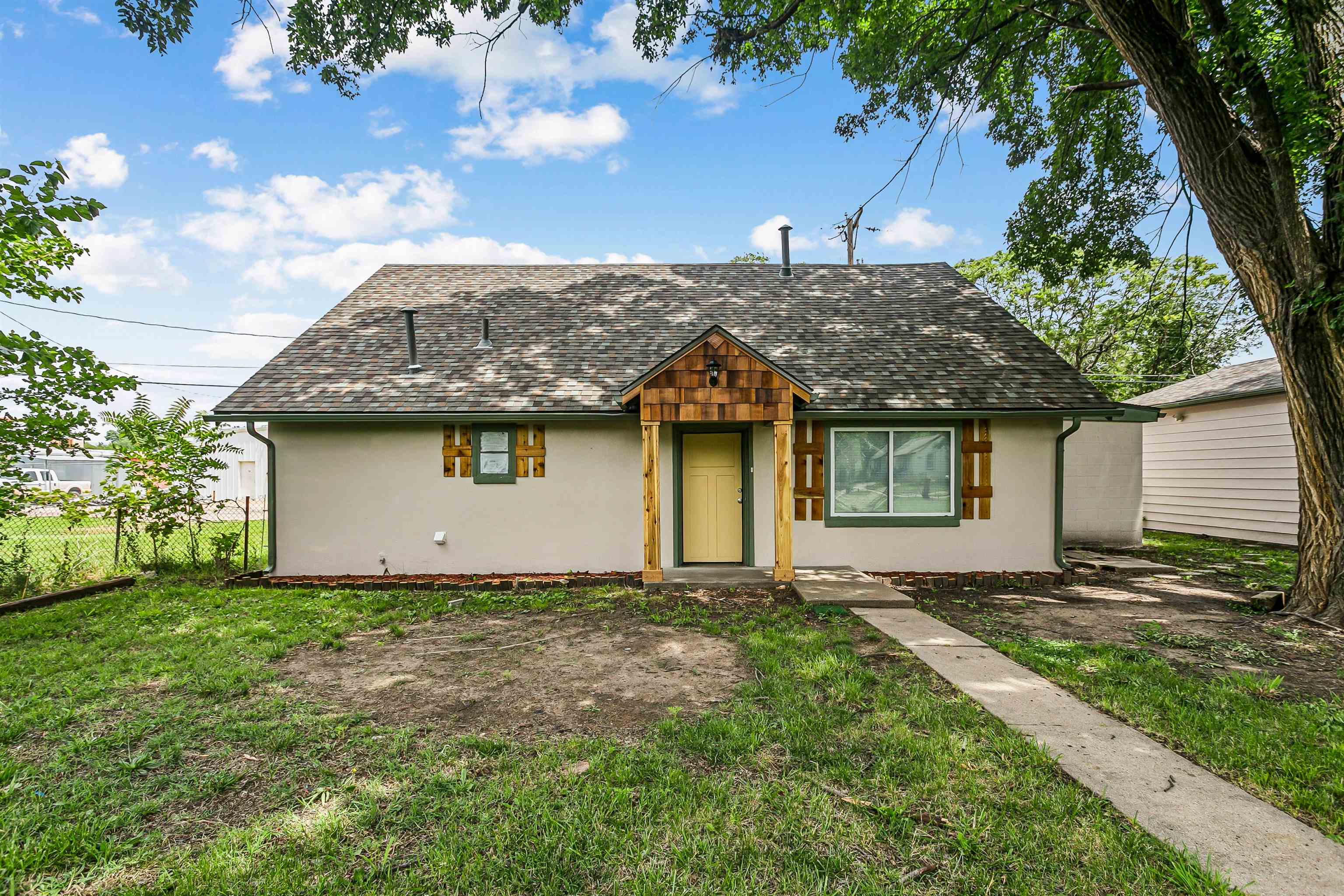 1836 S Laura Ave, Wichita, KS 67211