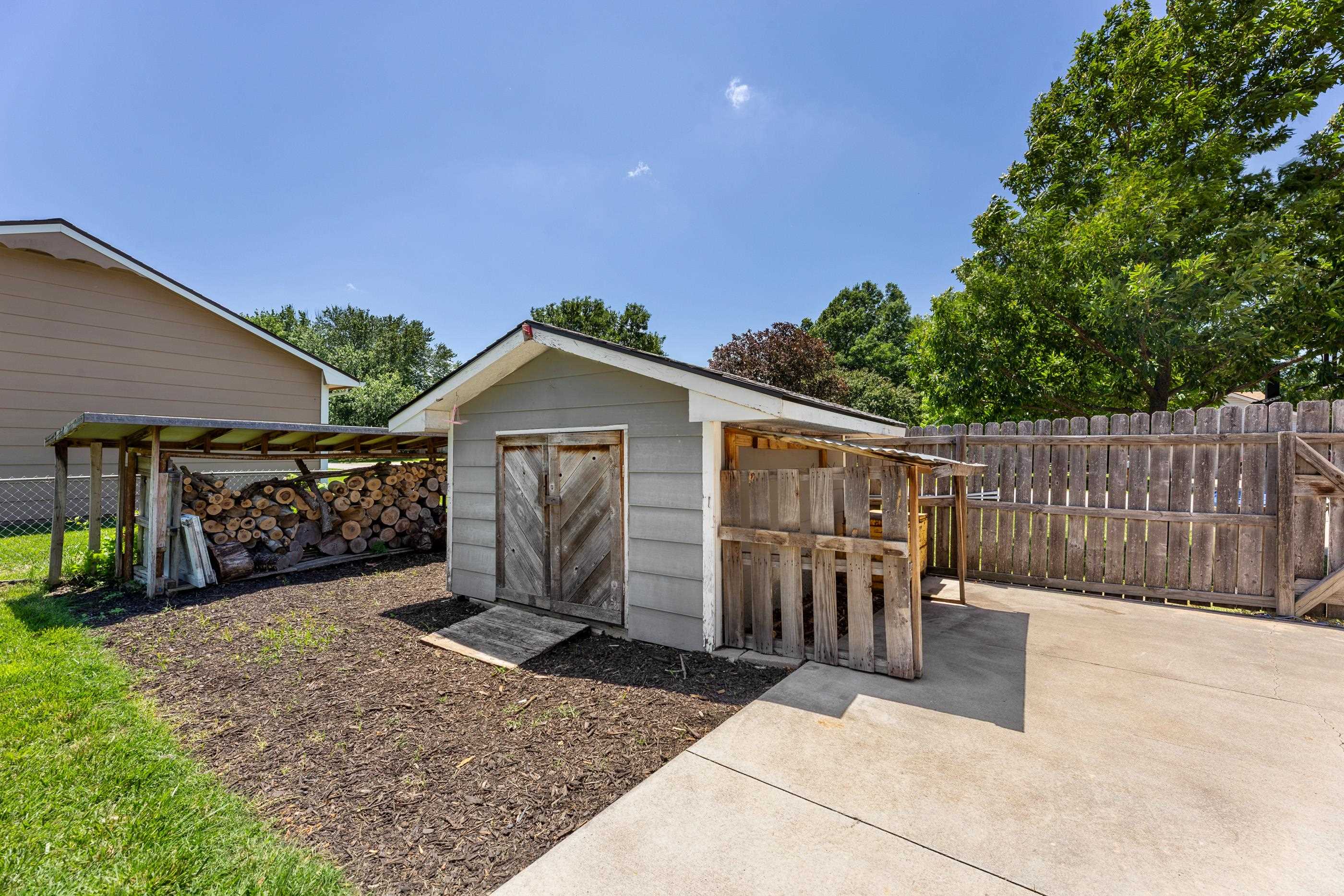 143 W Northwind Dr, Valley Center, KS 67147