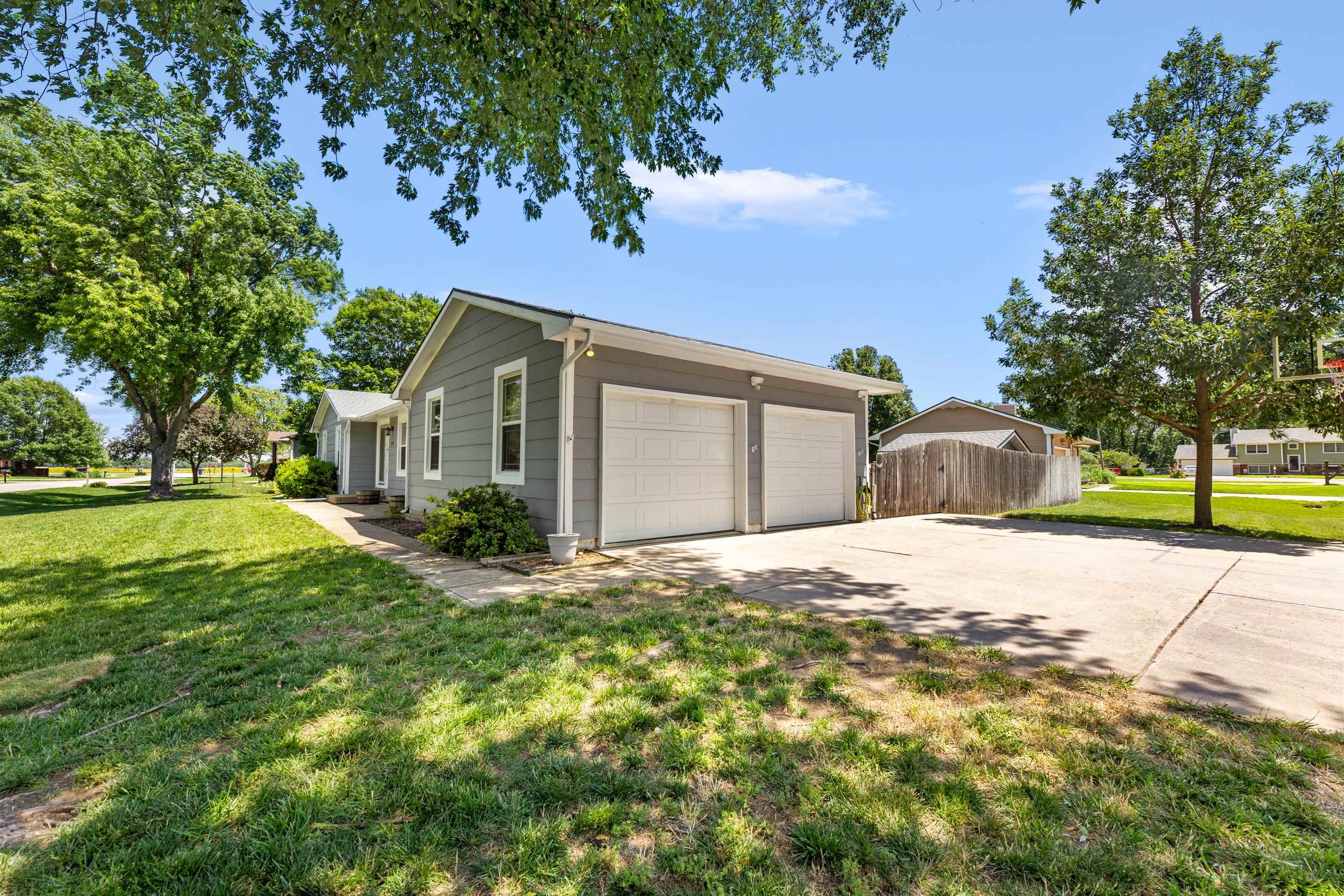 143 W Northwind Dr, Valley Center, KS 67147
