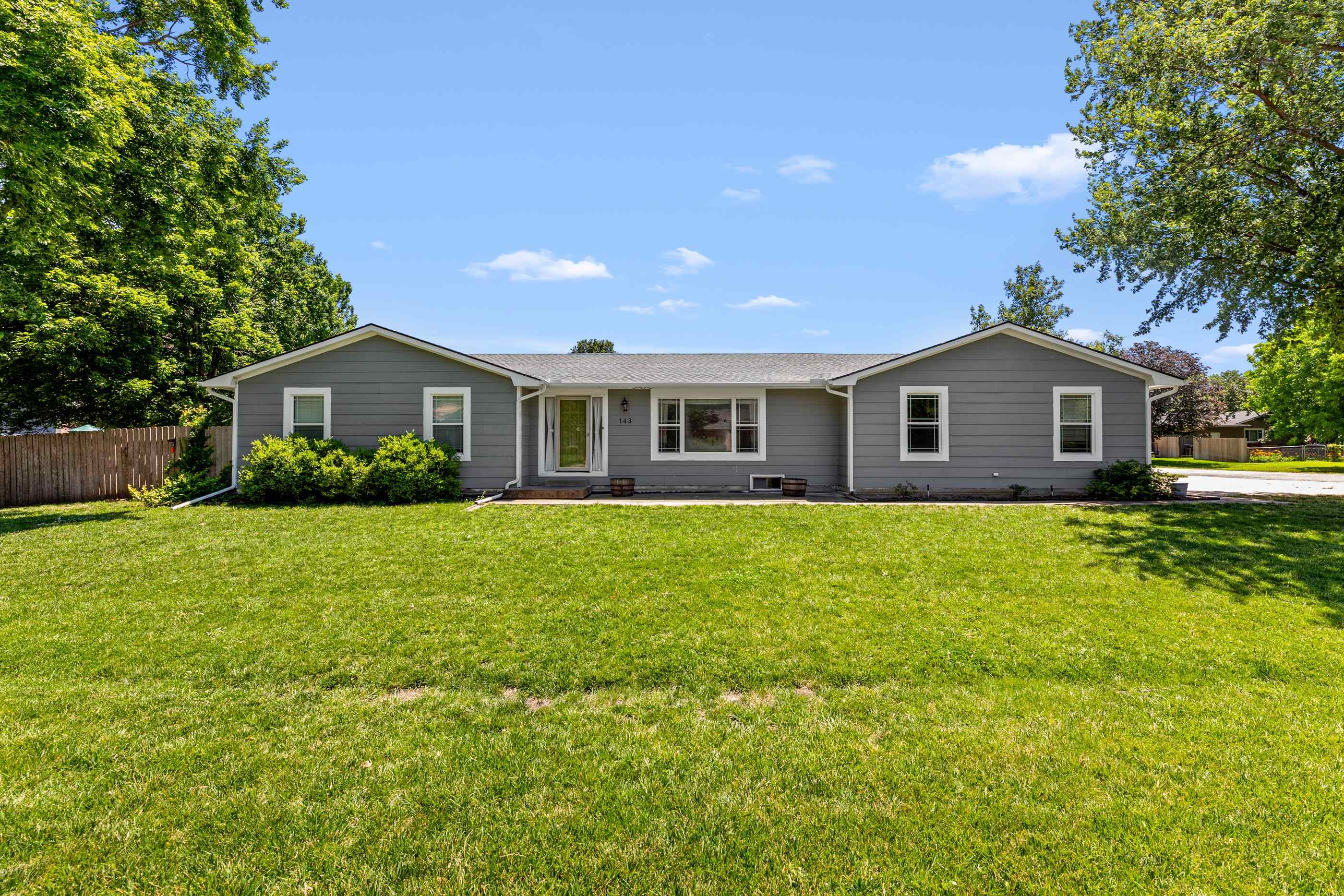 143 W Northwind Dr, Valley Center, KS 67147