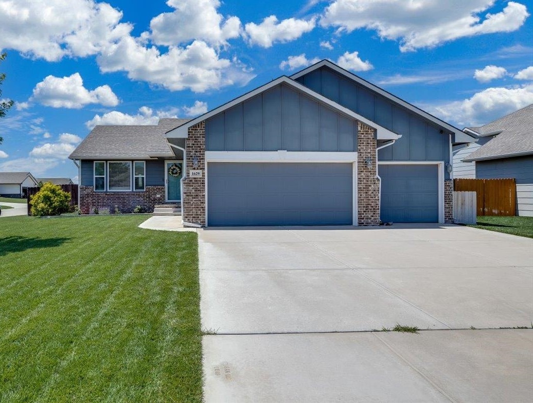 1629 N Thoroughbred St, Wichita, KS 67235