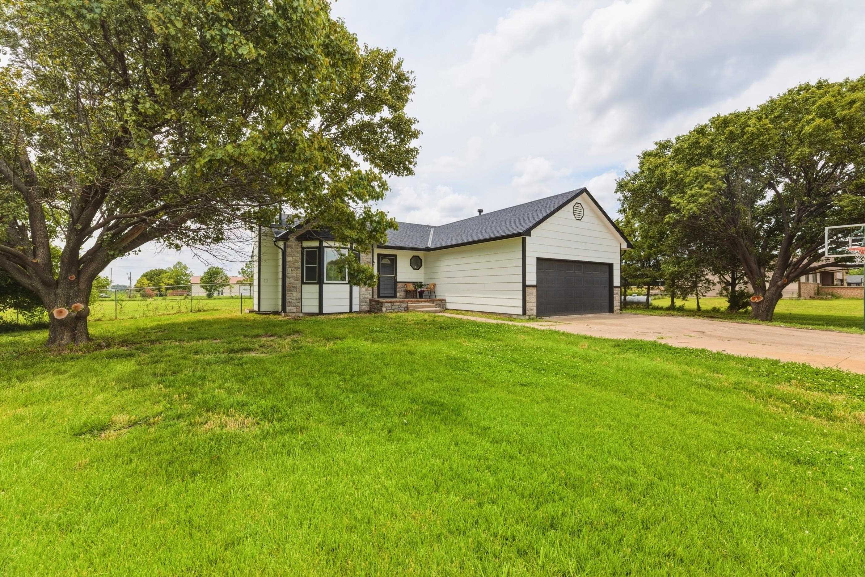 8743 Ross, Valley Center, KS 67147