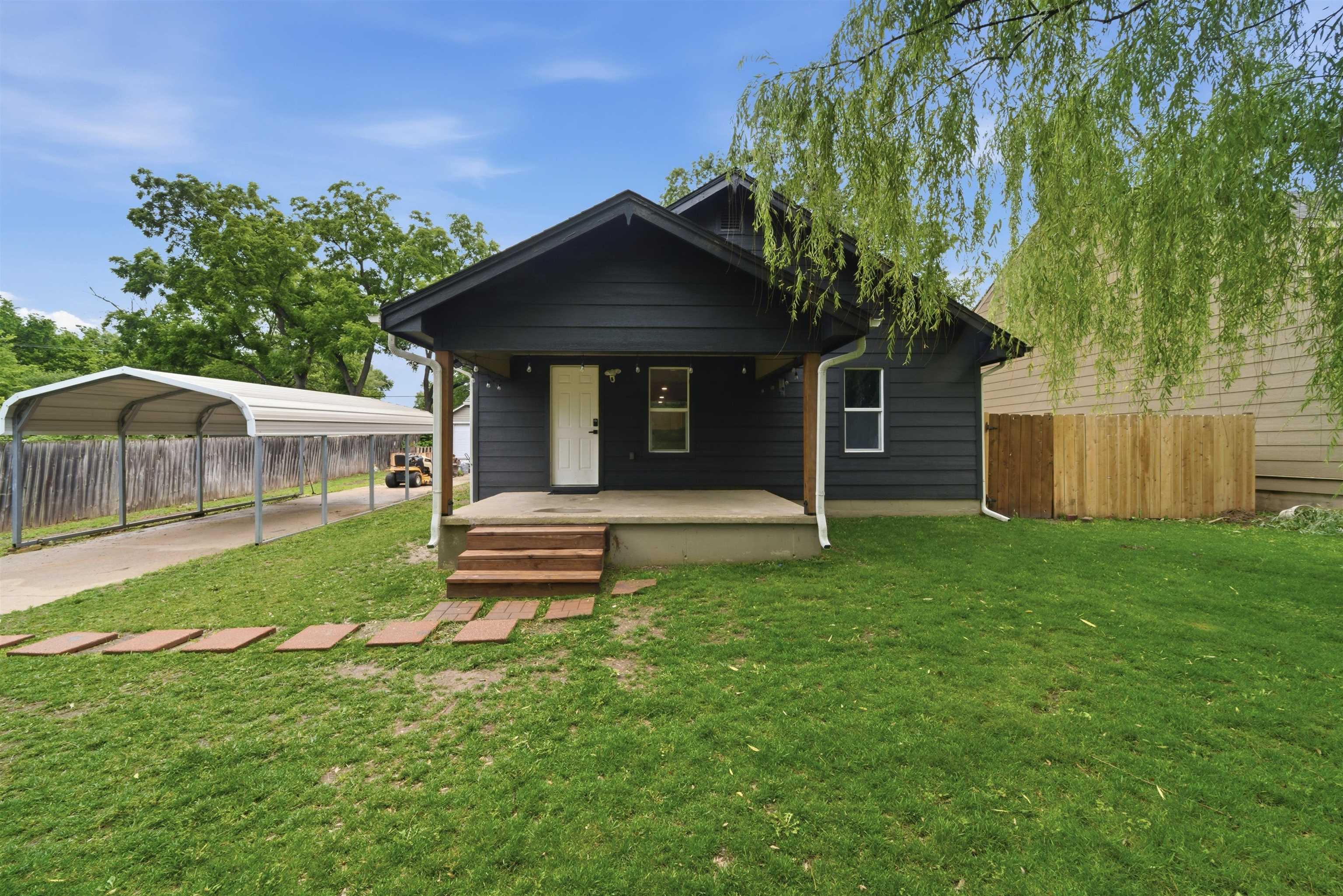 1206 Henry, Augusta, KS 67010
