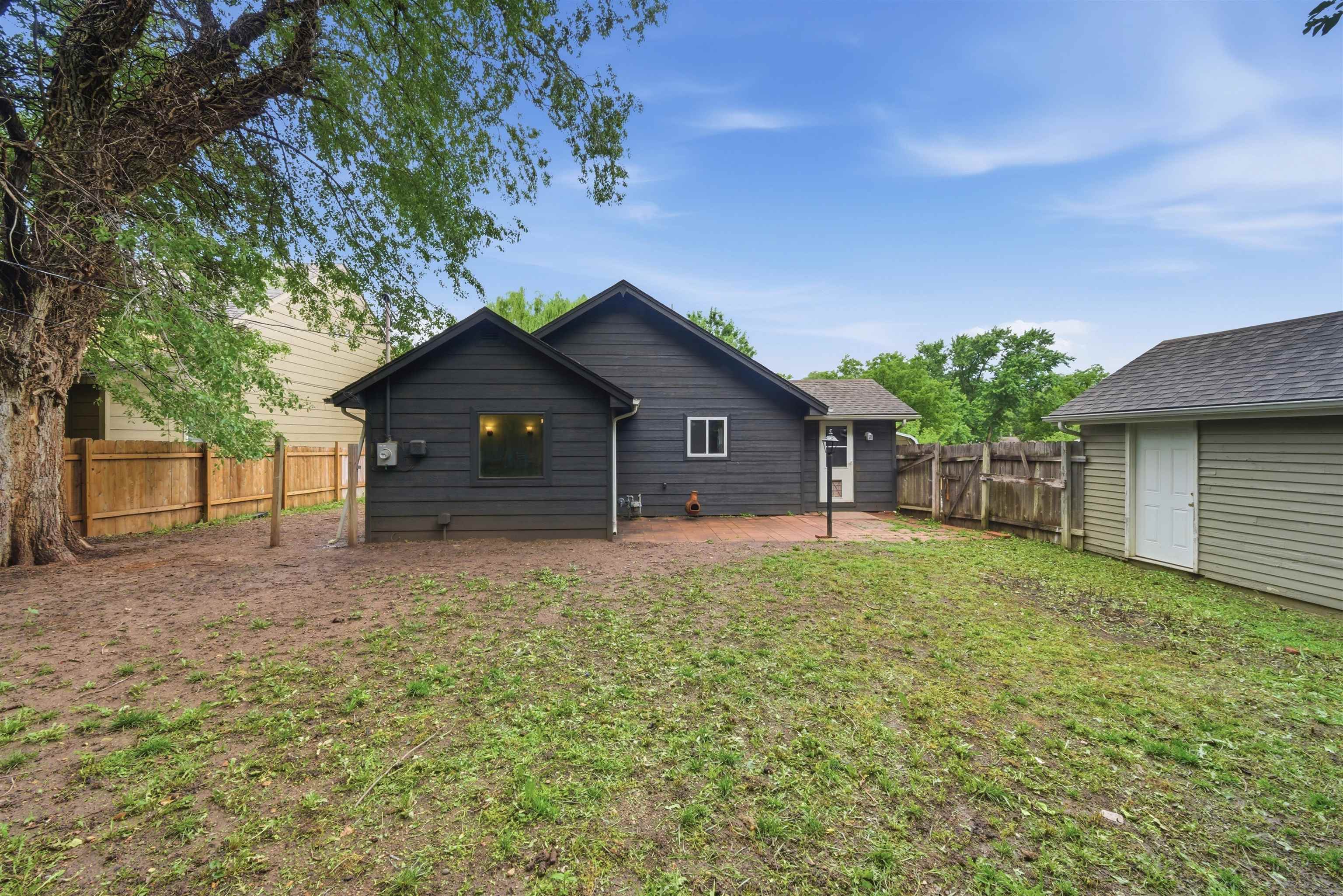 1206 Henry, Augusta, KS 67010