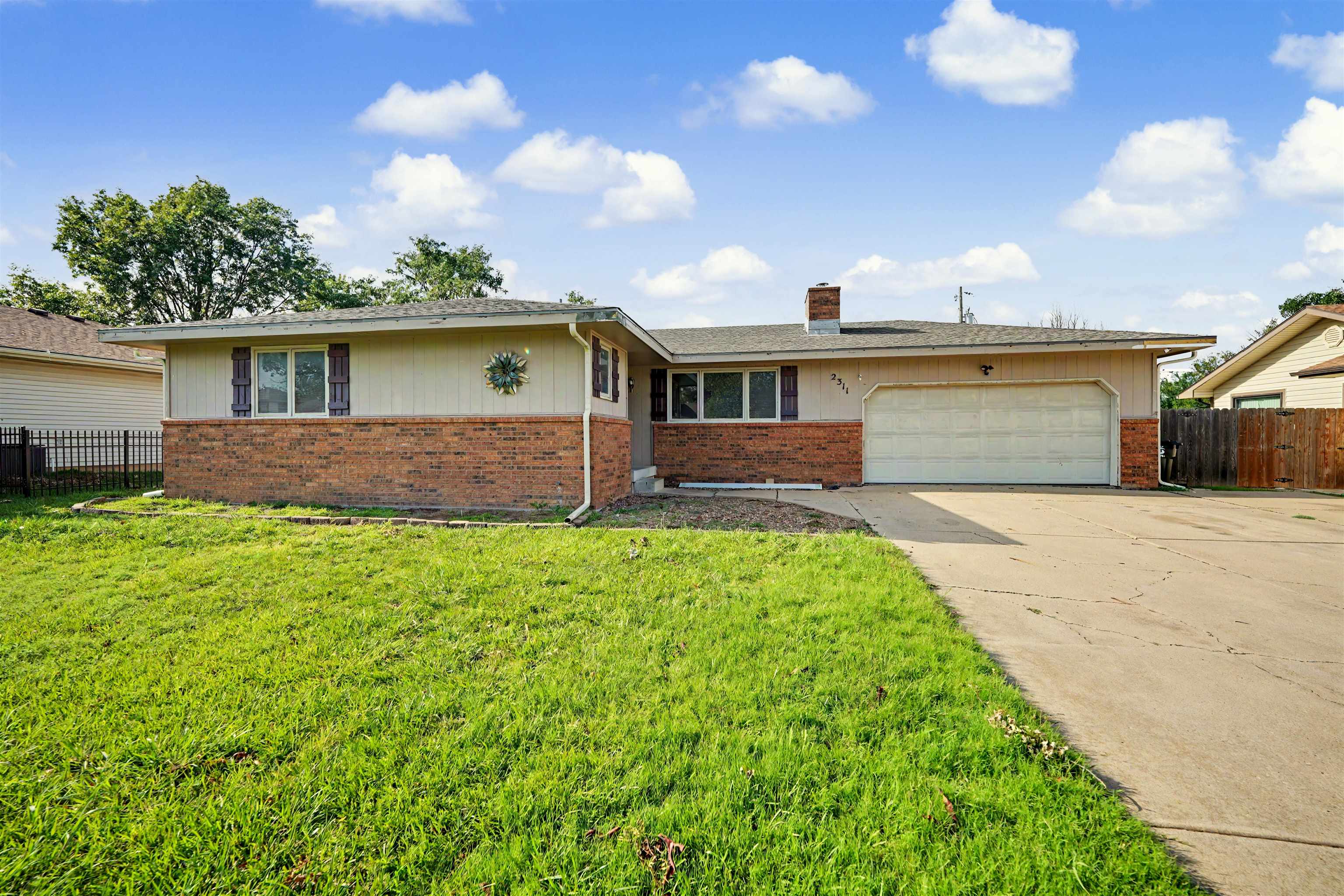 2311 Applewood Ln, Salina, KS 67401