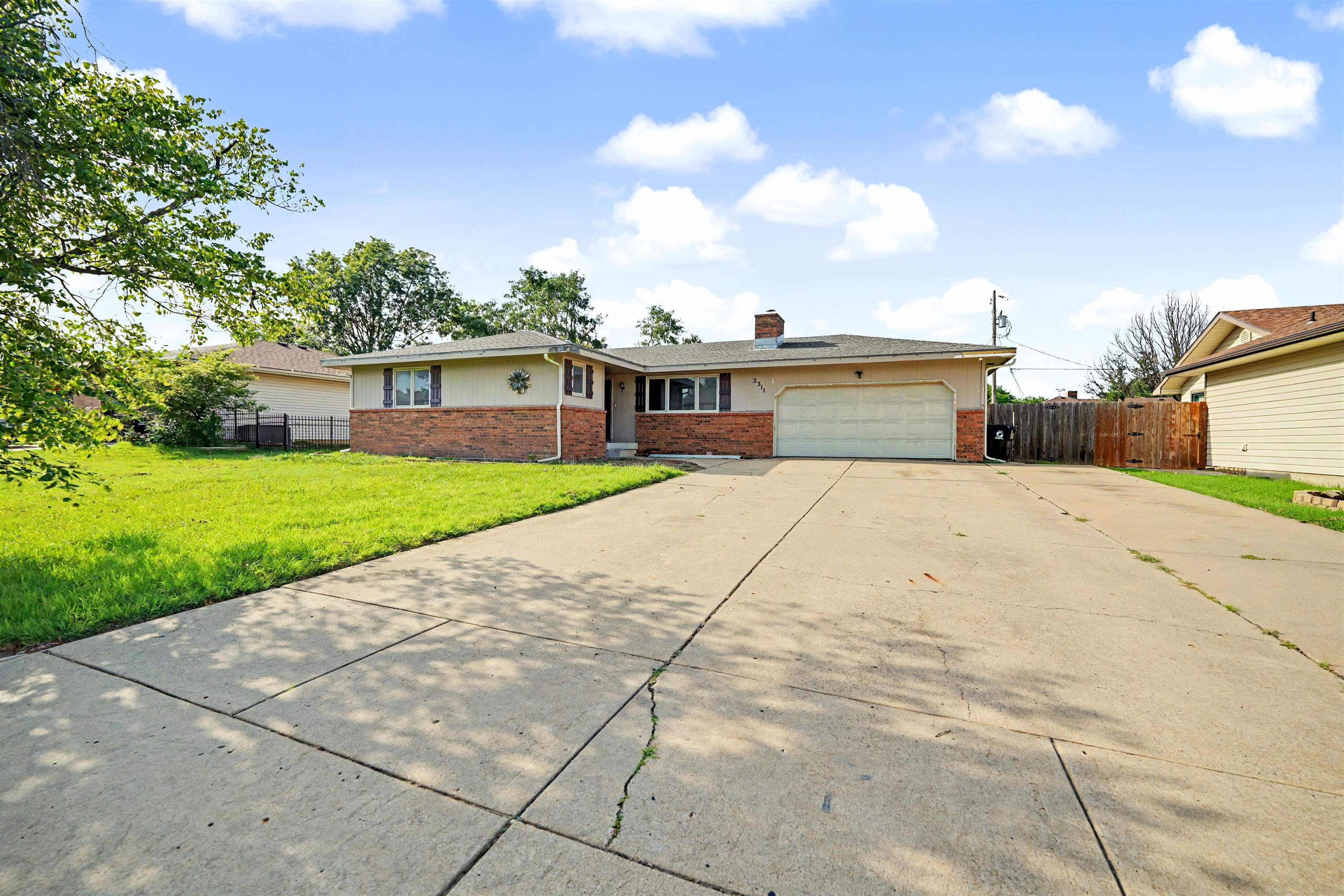 2311 Applewood Ln, Salina, KS 67401