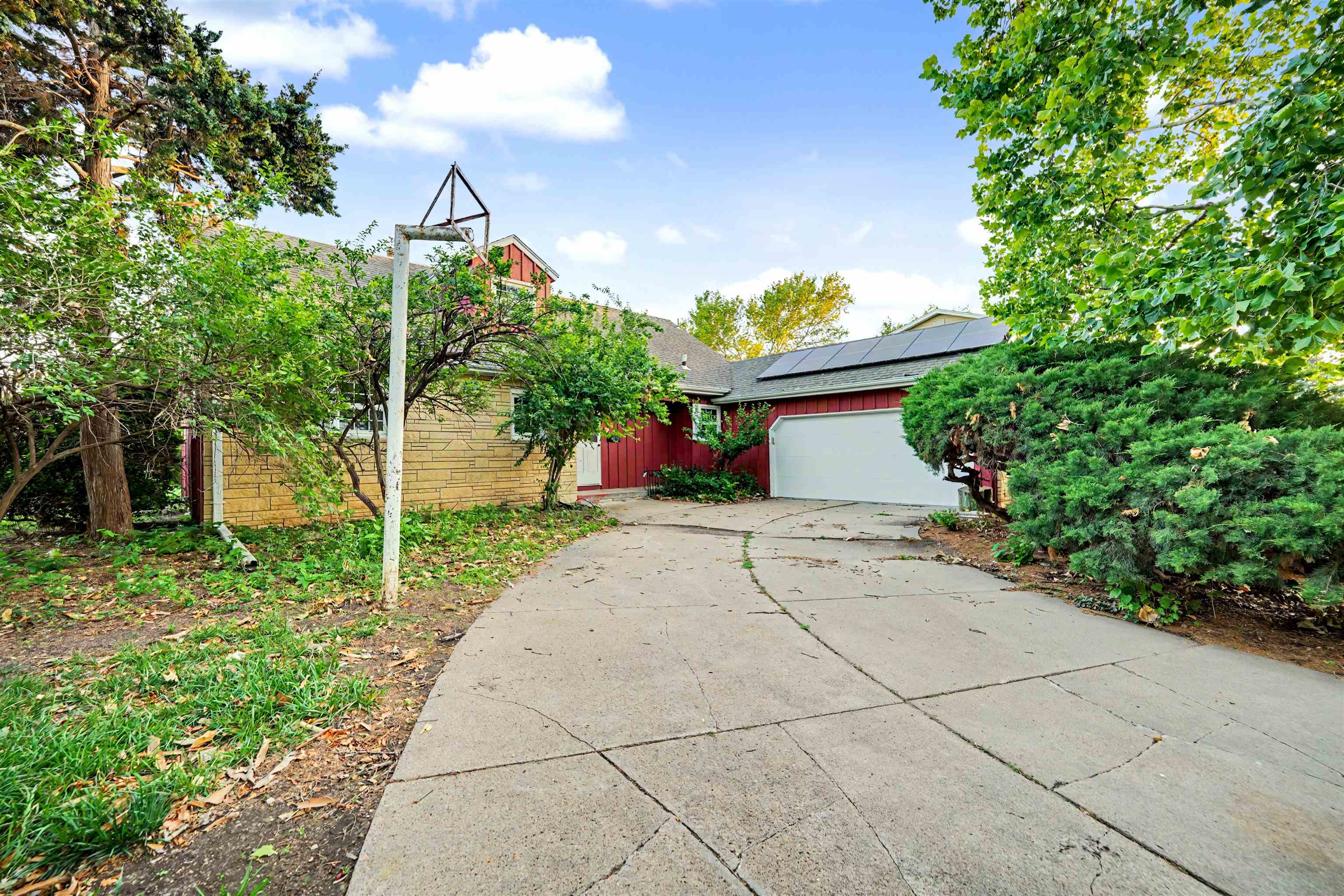 414 E Wayne, Salina, KS 67401