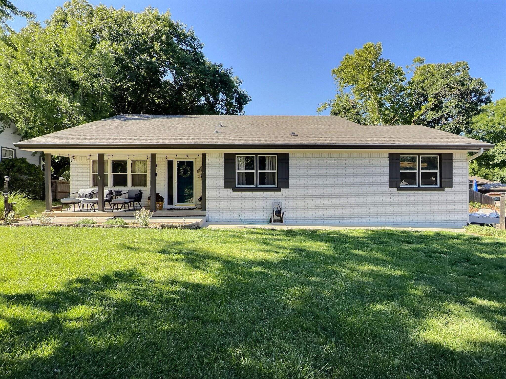 818 E Greenway Ct, Derby, KS 67037