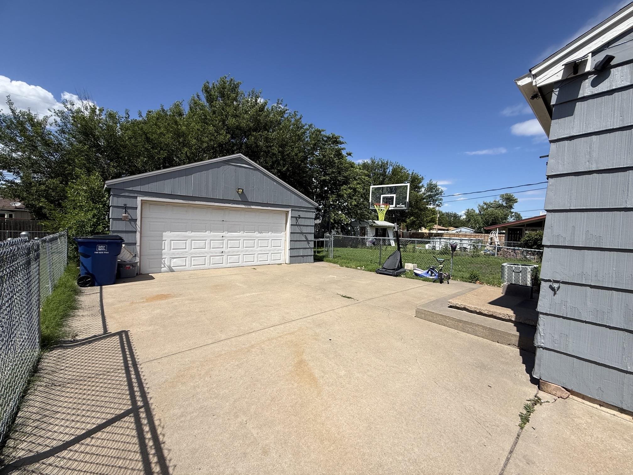1005 E Jewell Ave, Salina, KS 67401