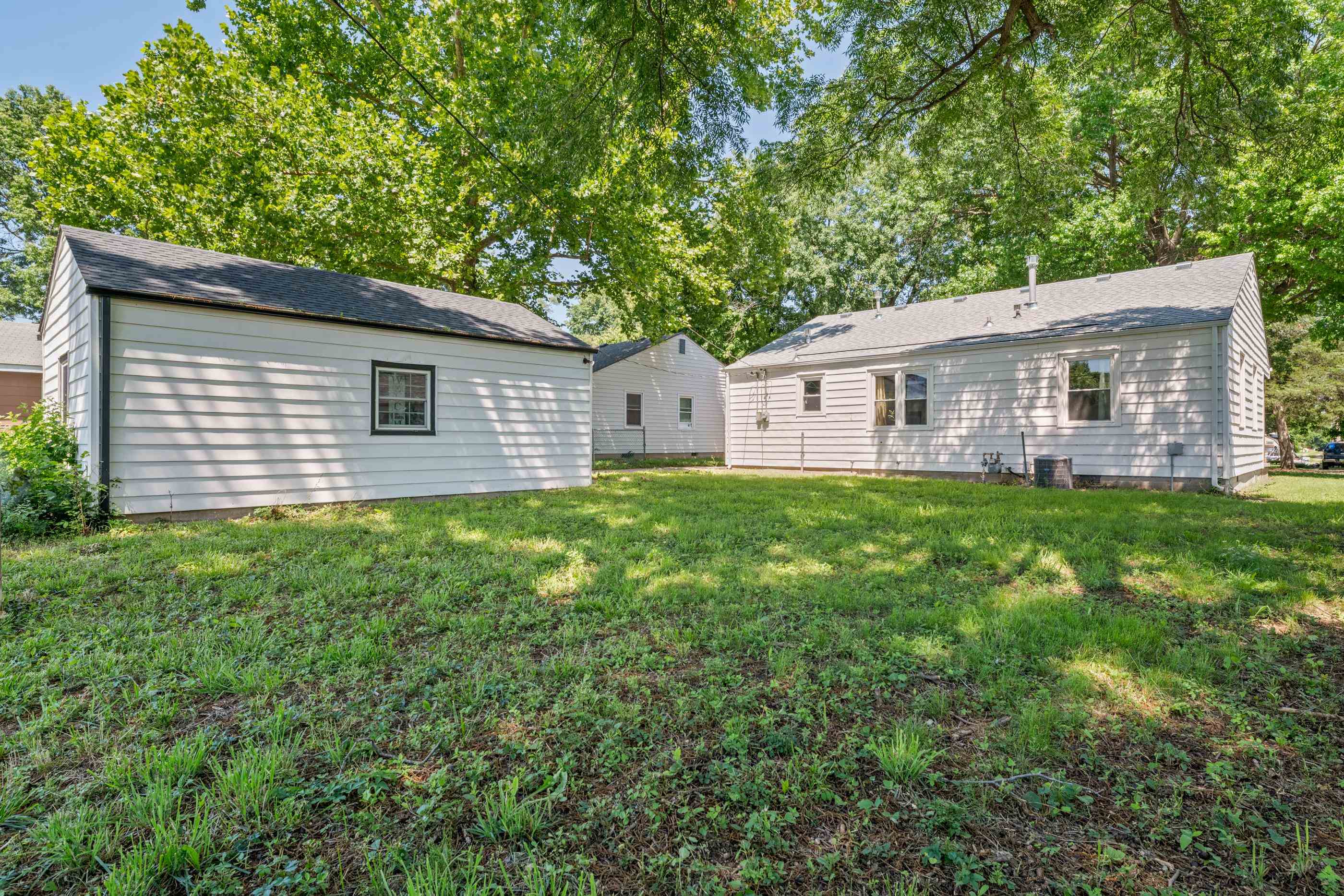 611 S Central Ave, Mulvane, KS 67110