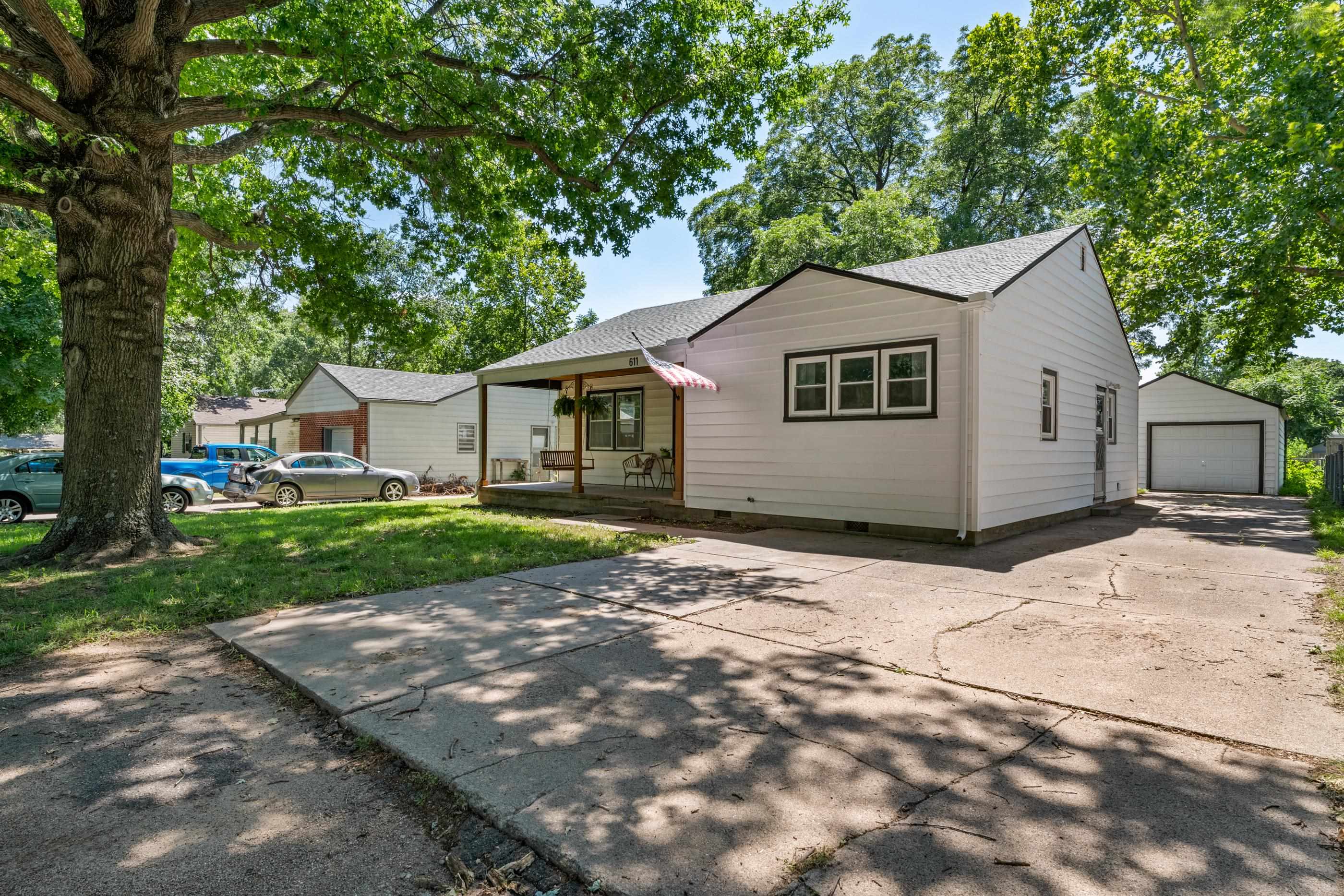 611 S Central Ave, Mulvane, KS 67110