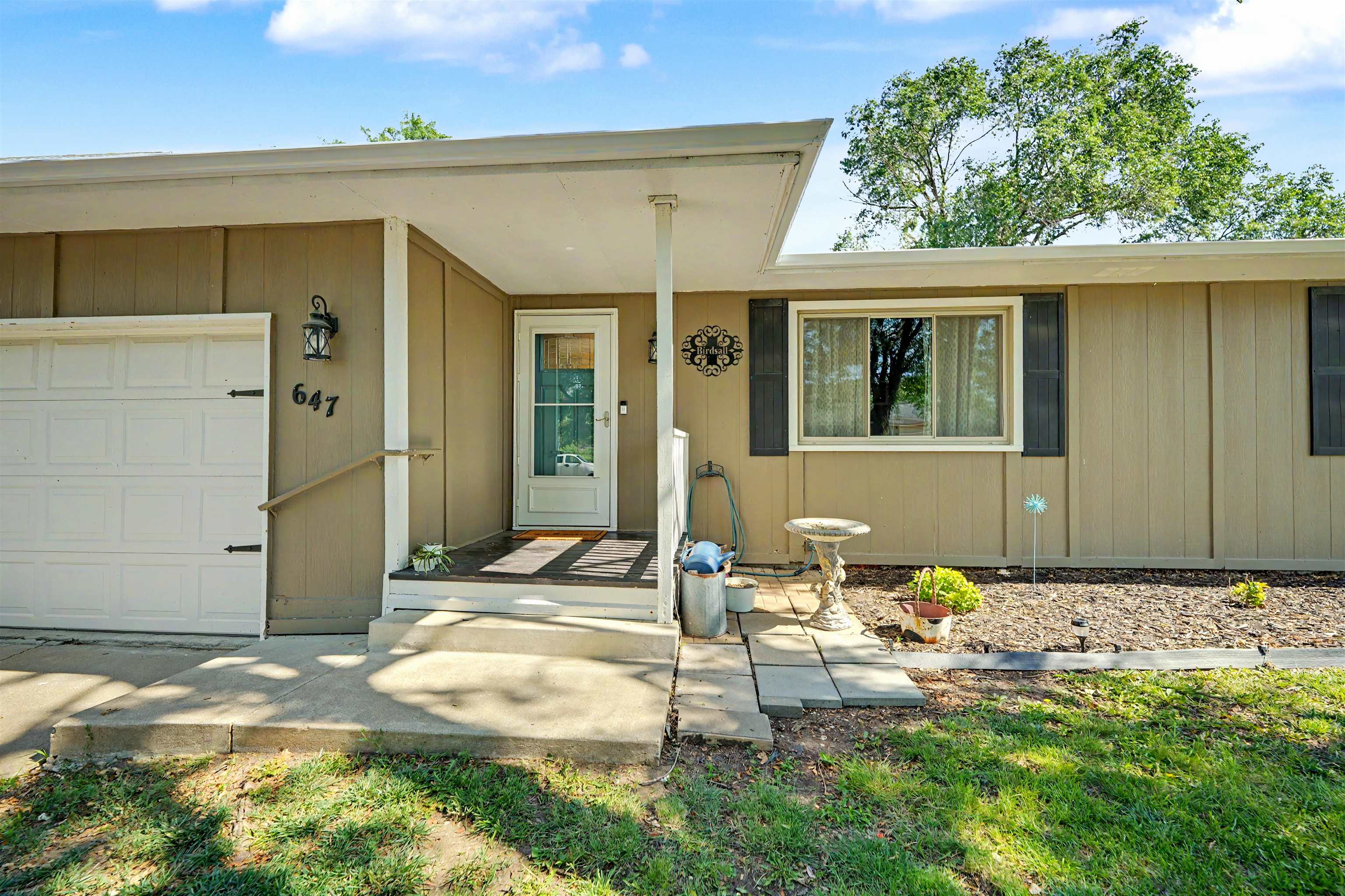 647 E Neal Ave, Salina, KS 67401