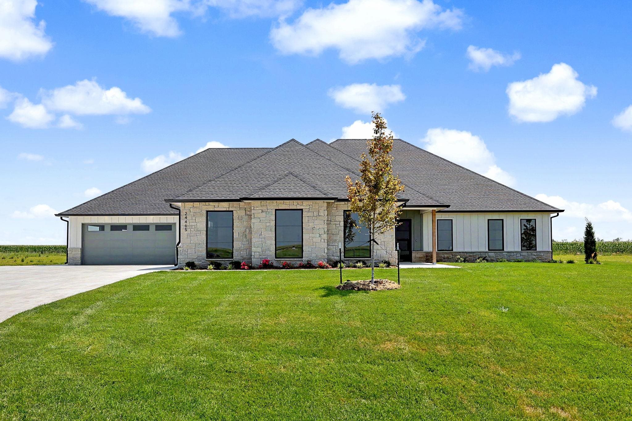 24465 W Stonebottom Ct, Goddard, KS 67052
