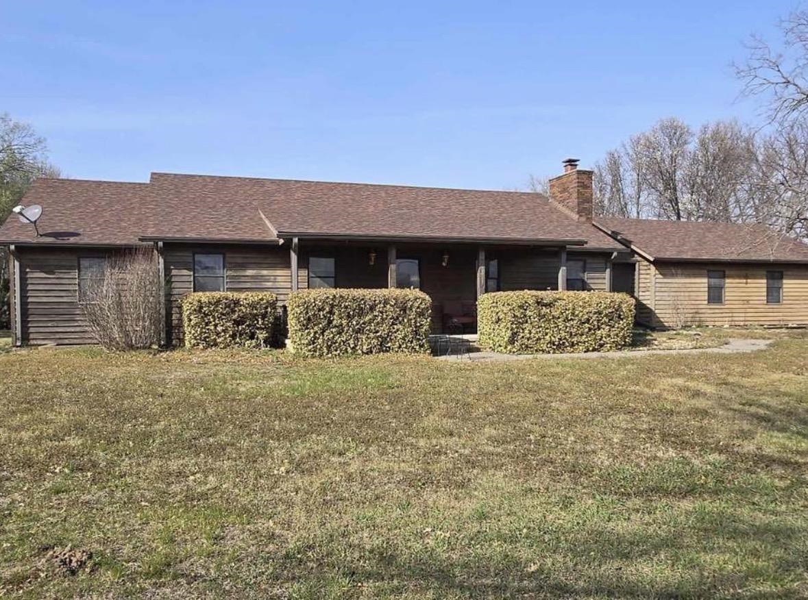 2141 Emery Ln, Abilene, KS 67410