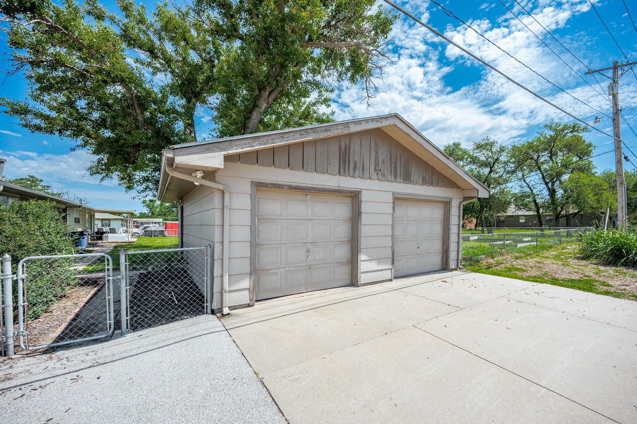 452 S Meadowhaven St, Wichita, KS 67209