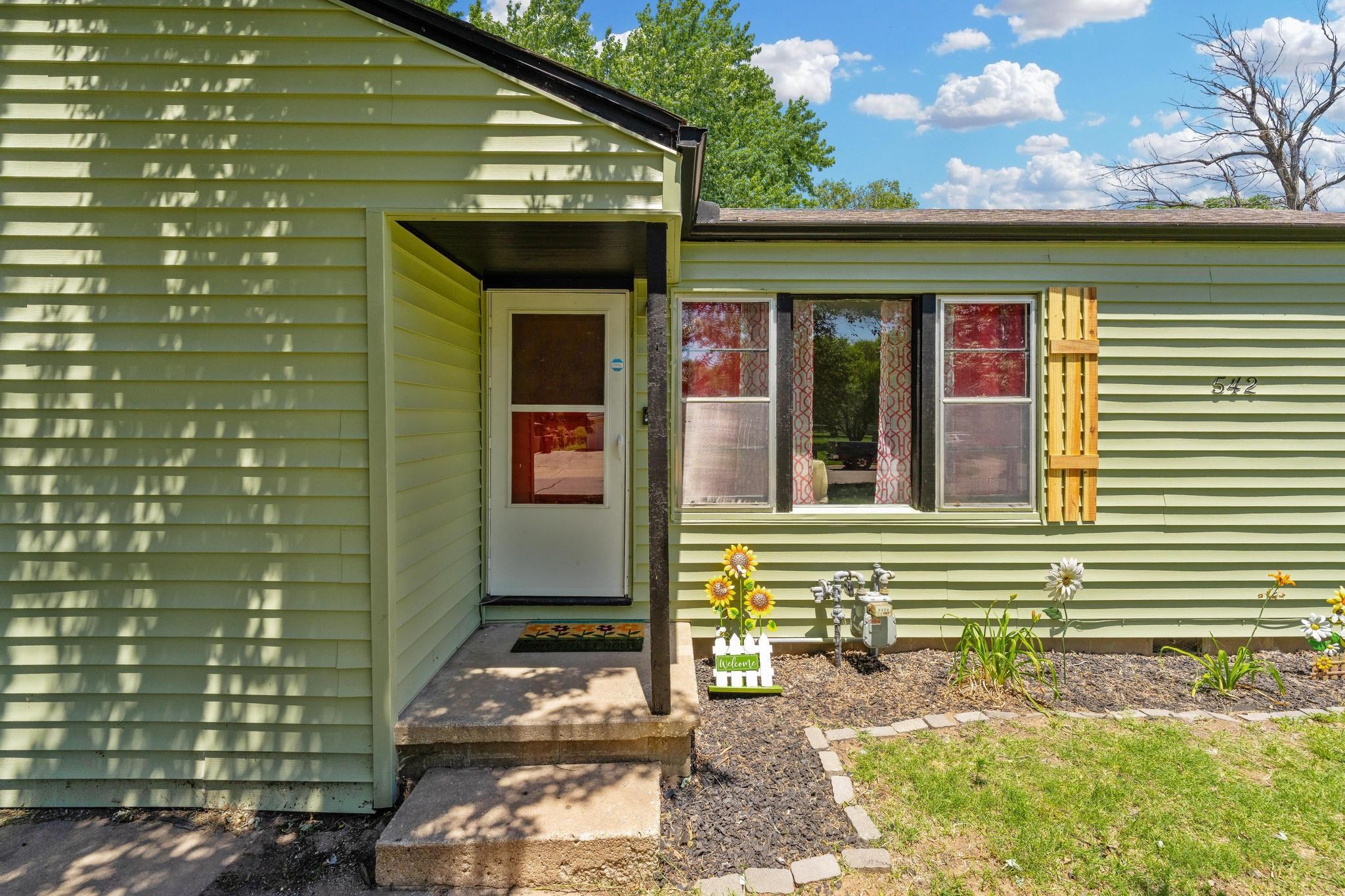 542 W Sunrise Dr, Wichita, KS 67217