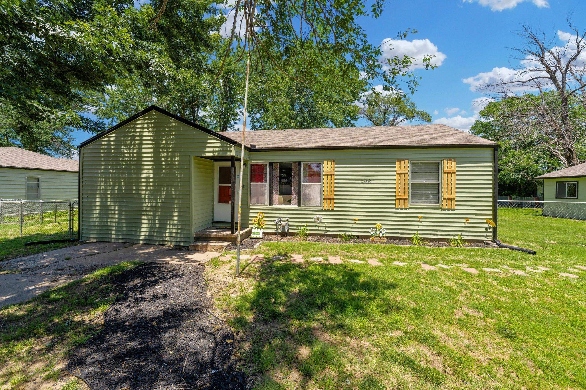 542 W Sunrise Dr, Wichita, KS 67217