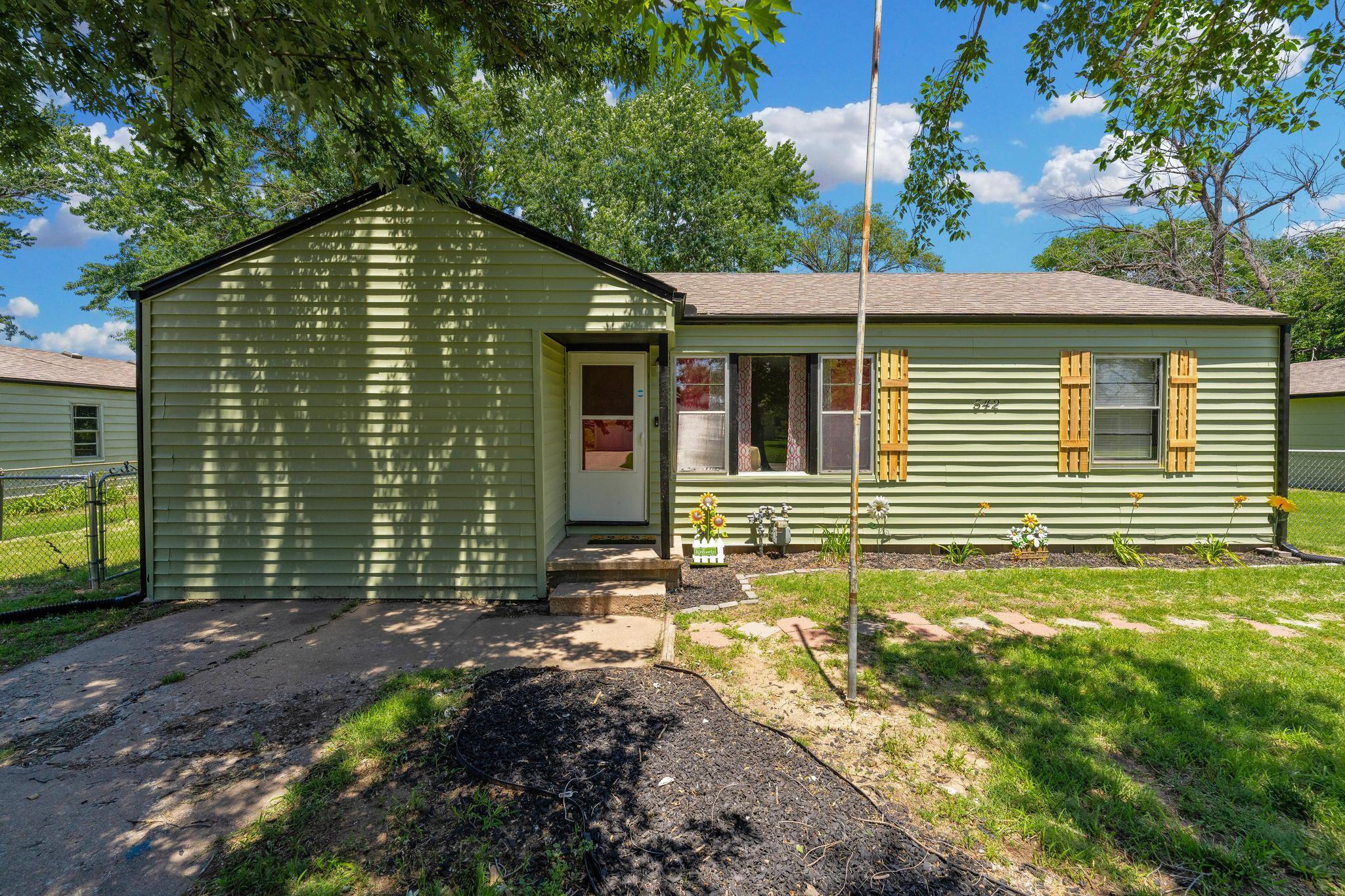 542 W Sunrise Dr, Wichita, KS 67217
