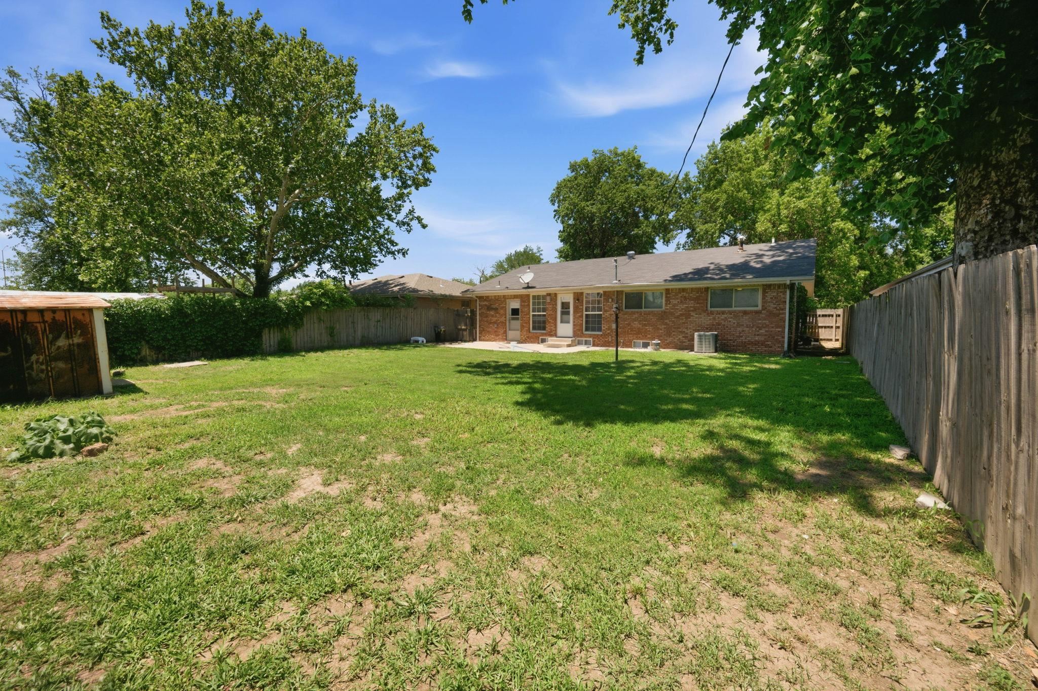 2215 E Stafford St, Wichita, KS 67211
