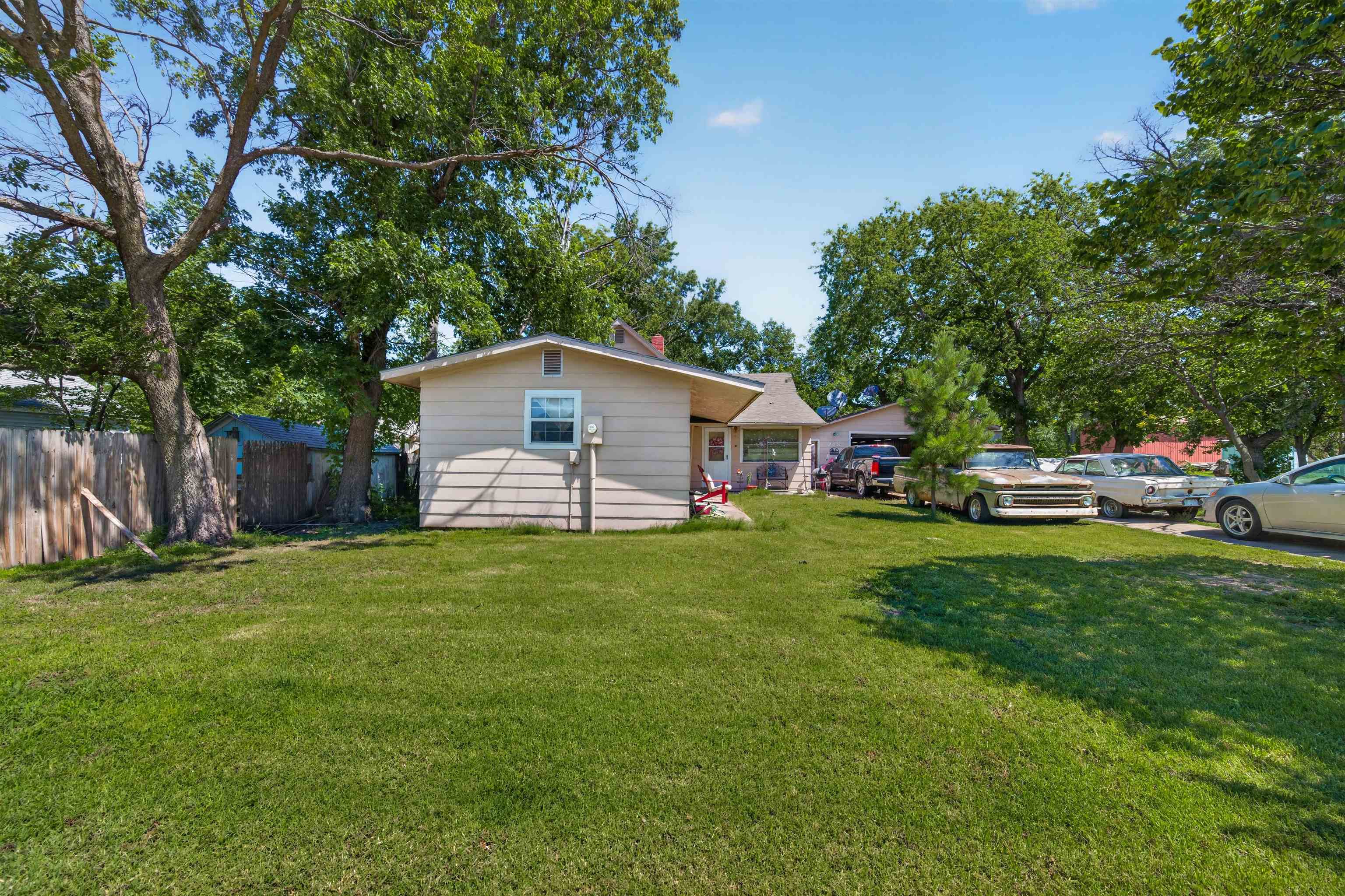 218 Main St, Walton, KS 67151