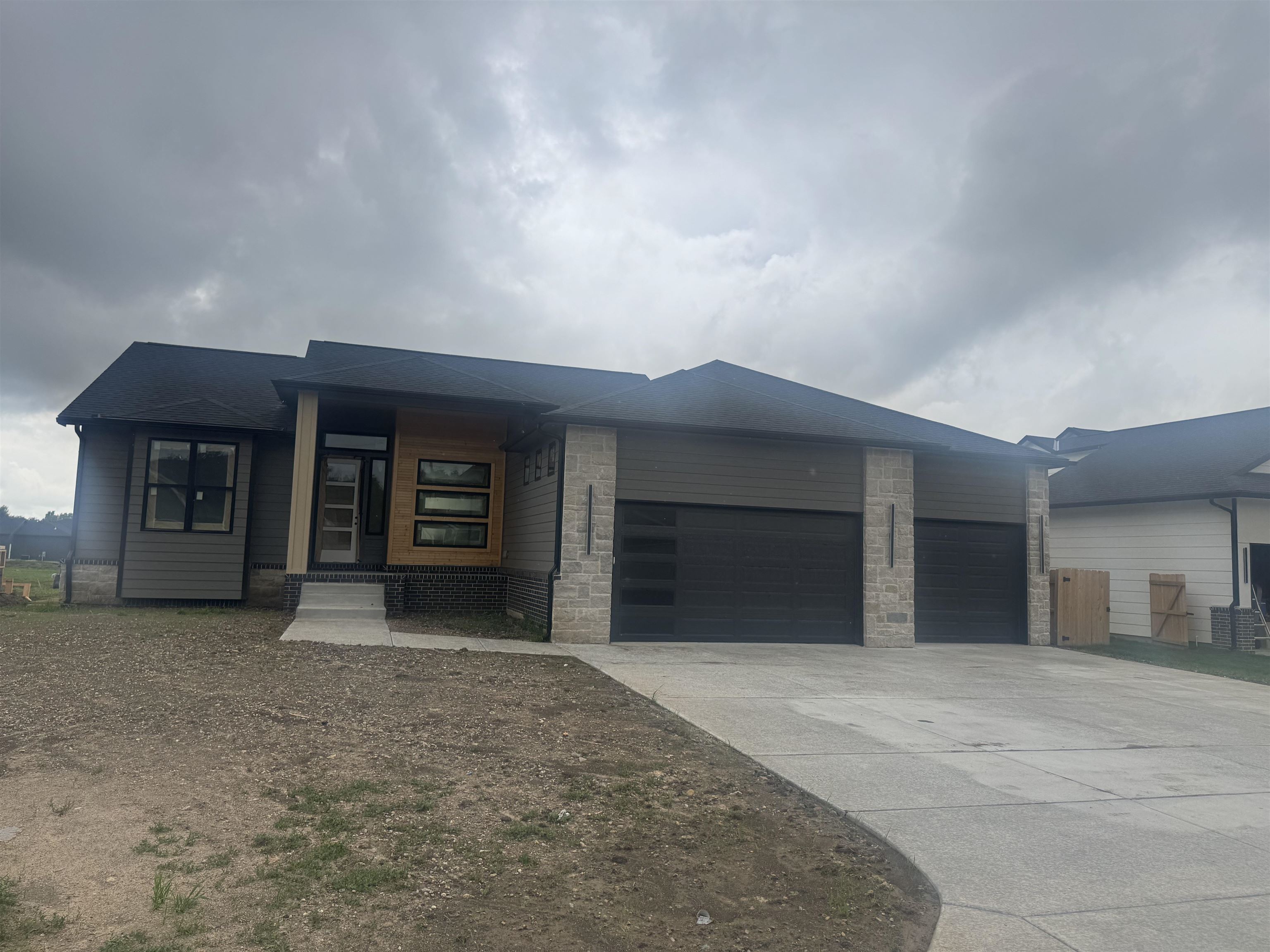 6625 N Silverton St, Park City, KS 67219
