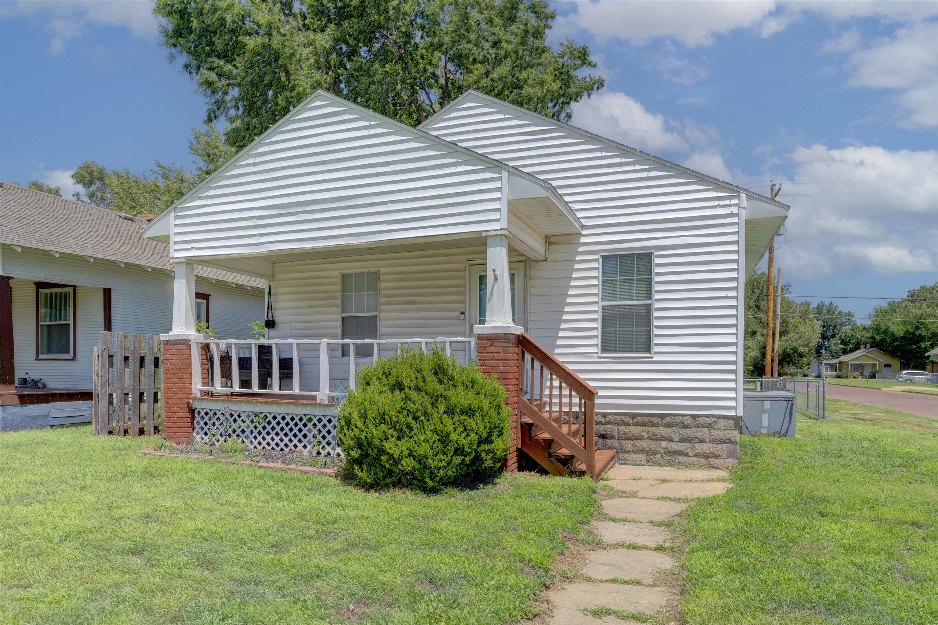 1326 S Summit St, Arkansas City, KS 67005