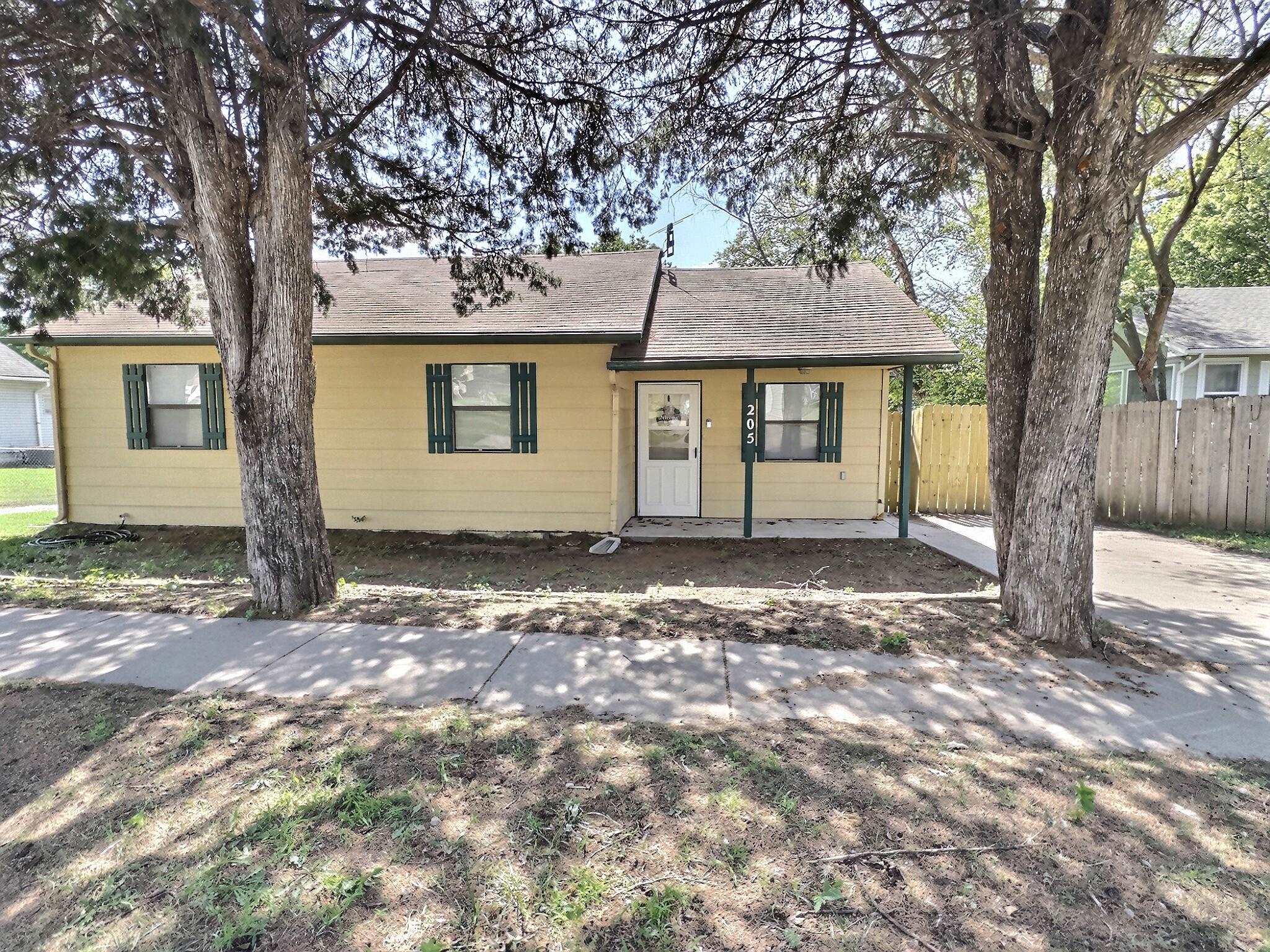 215 E Prather St, Mulvane, KS 67110