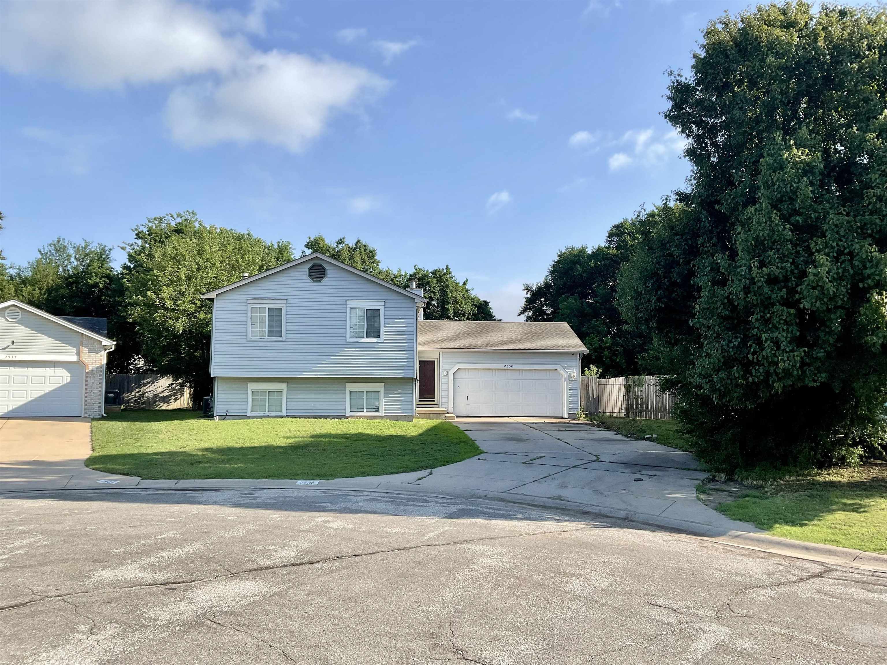 2538 N Old Manor Cir, Wichita, KS 67220