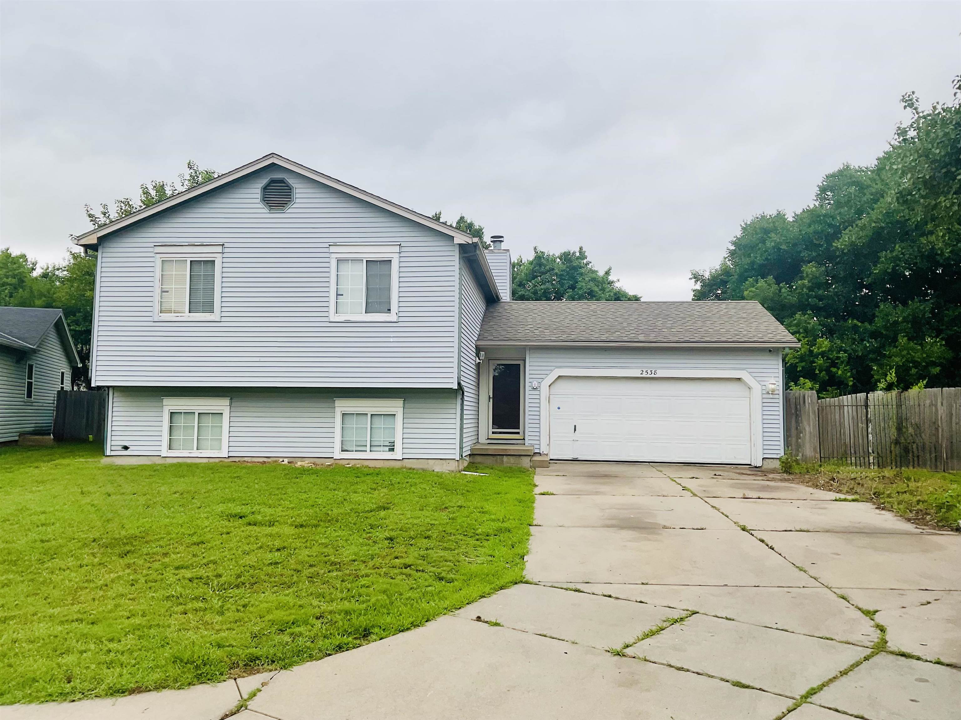 2538 N Old Manor Cir, Wichita, KS 67220