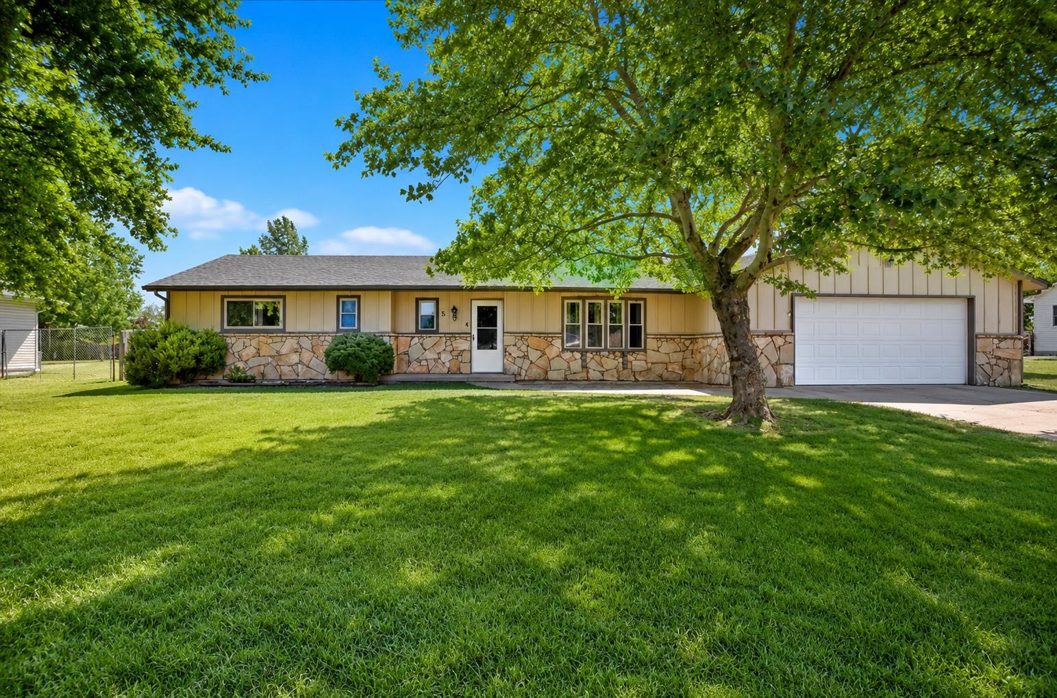 504 N Ridge Way Rd, Rose Hill, KS 67133