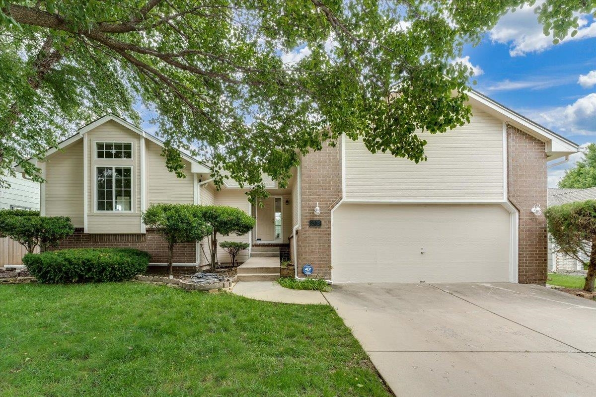 3737 N Whispering Brook Ct, Wichita, KS 67220