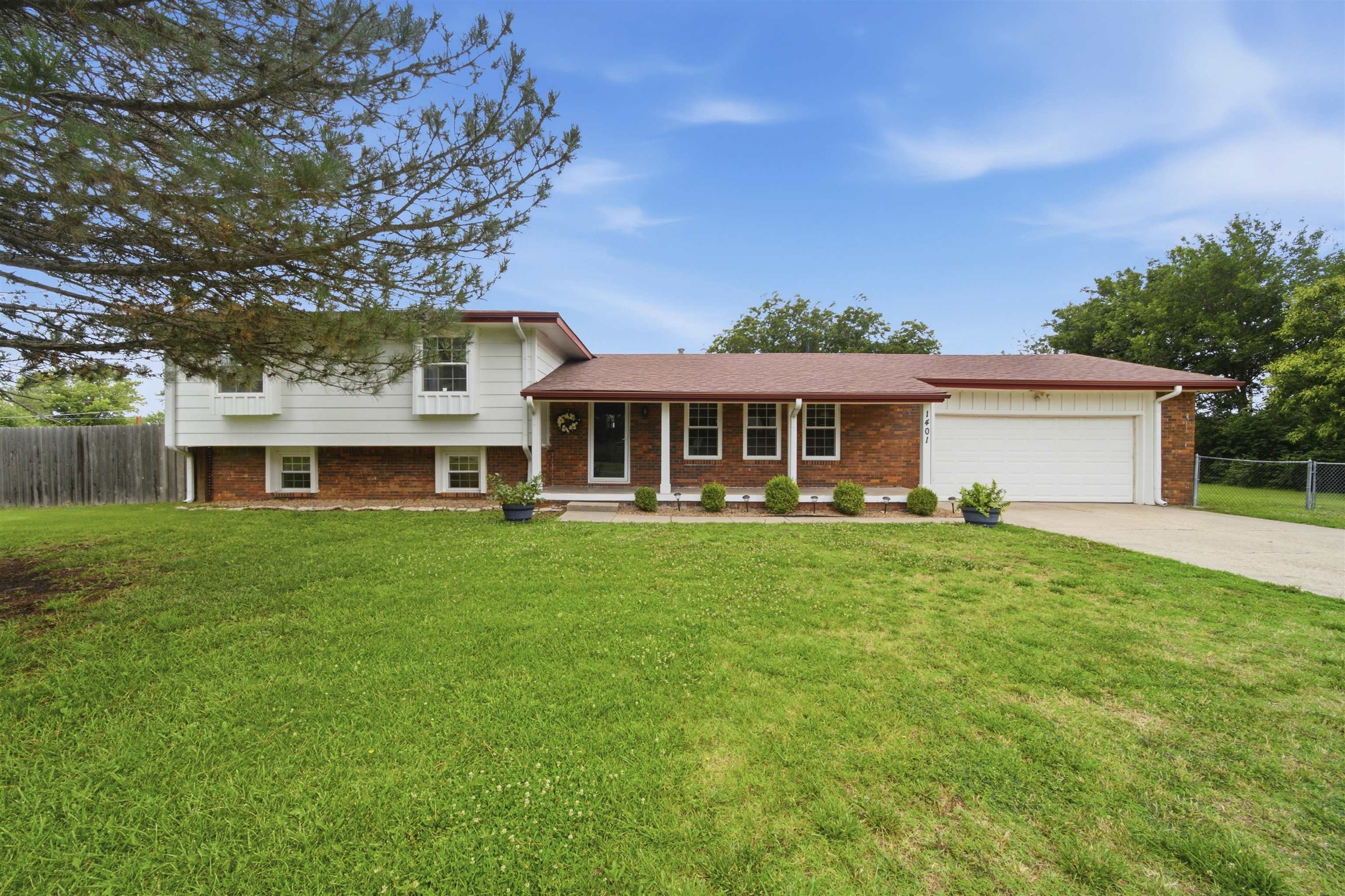 1401 S Fieldcrest, Wichita, KS 67209