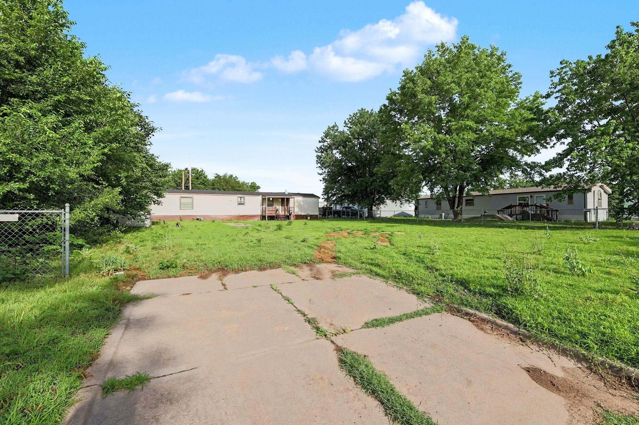 1635 S Vine St, Wichita, KS 67213