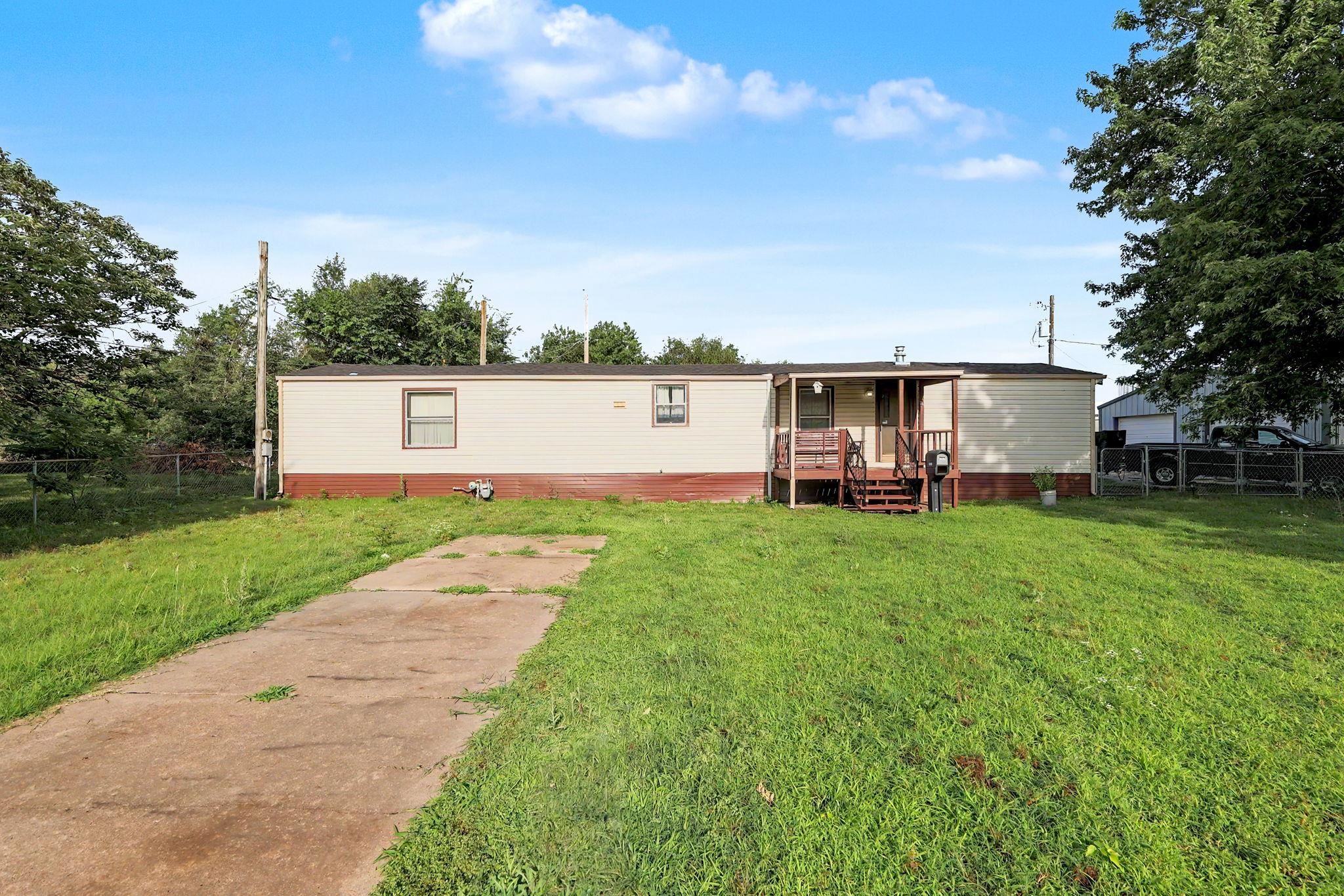 1635 S Vine St, Wichita, KS 67213